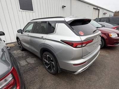 2024 Mitsubishi Outlander Base