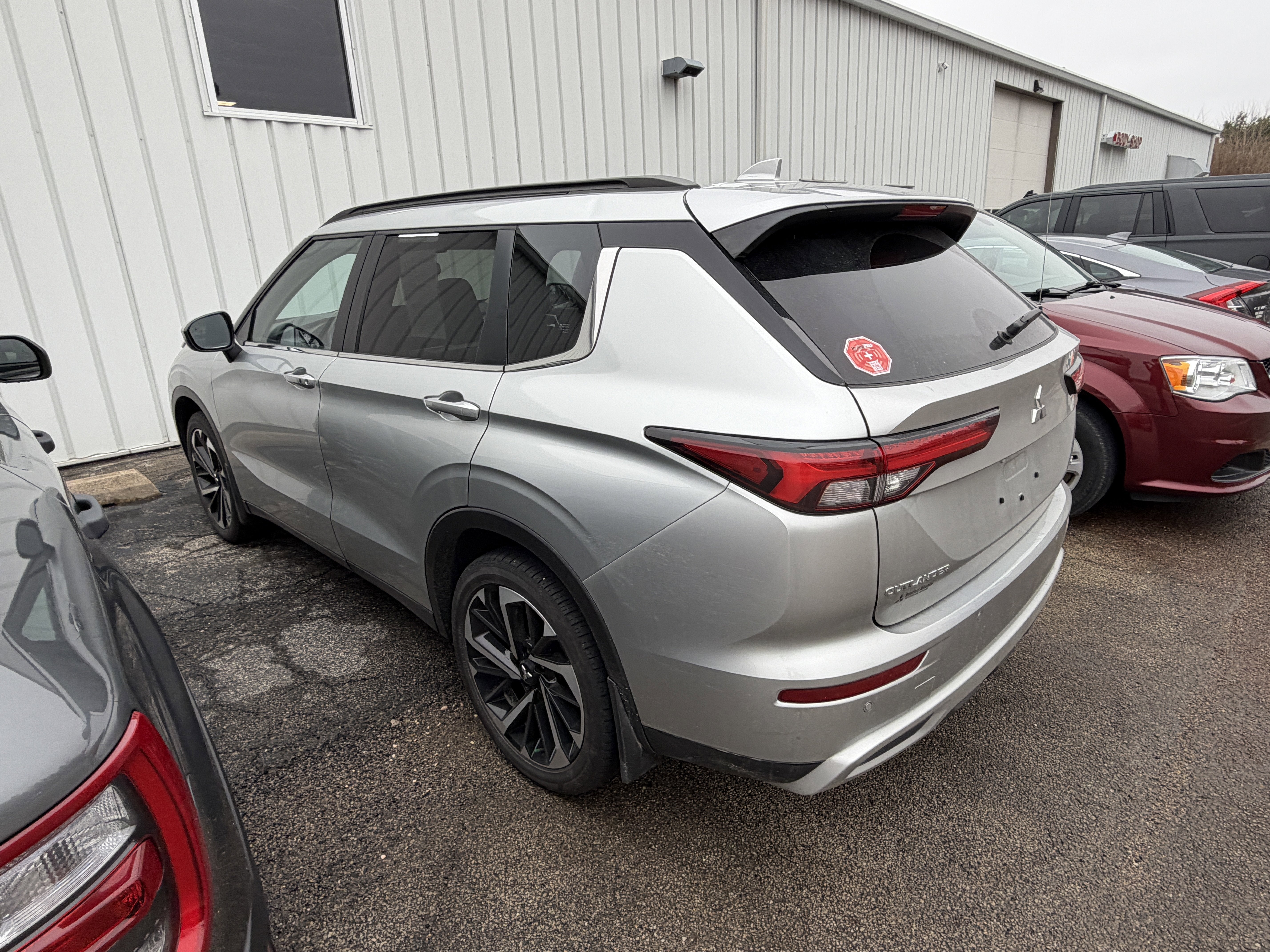 2024 Mitsubishi Outlander Base