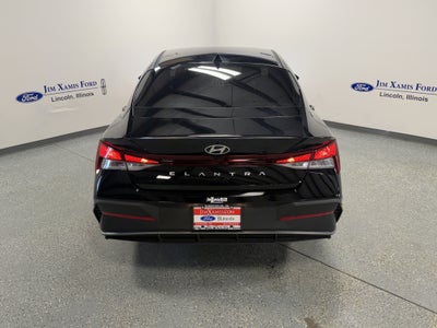 2025 Hyundai Elantra SE