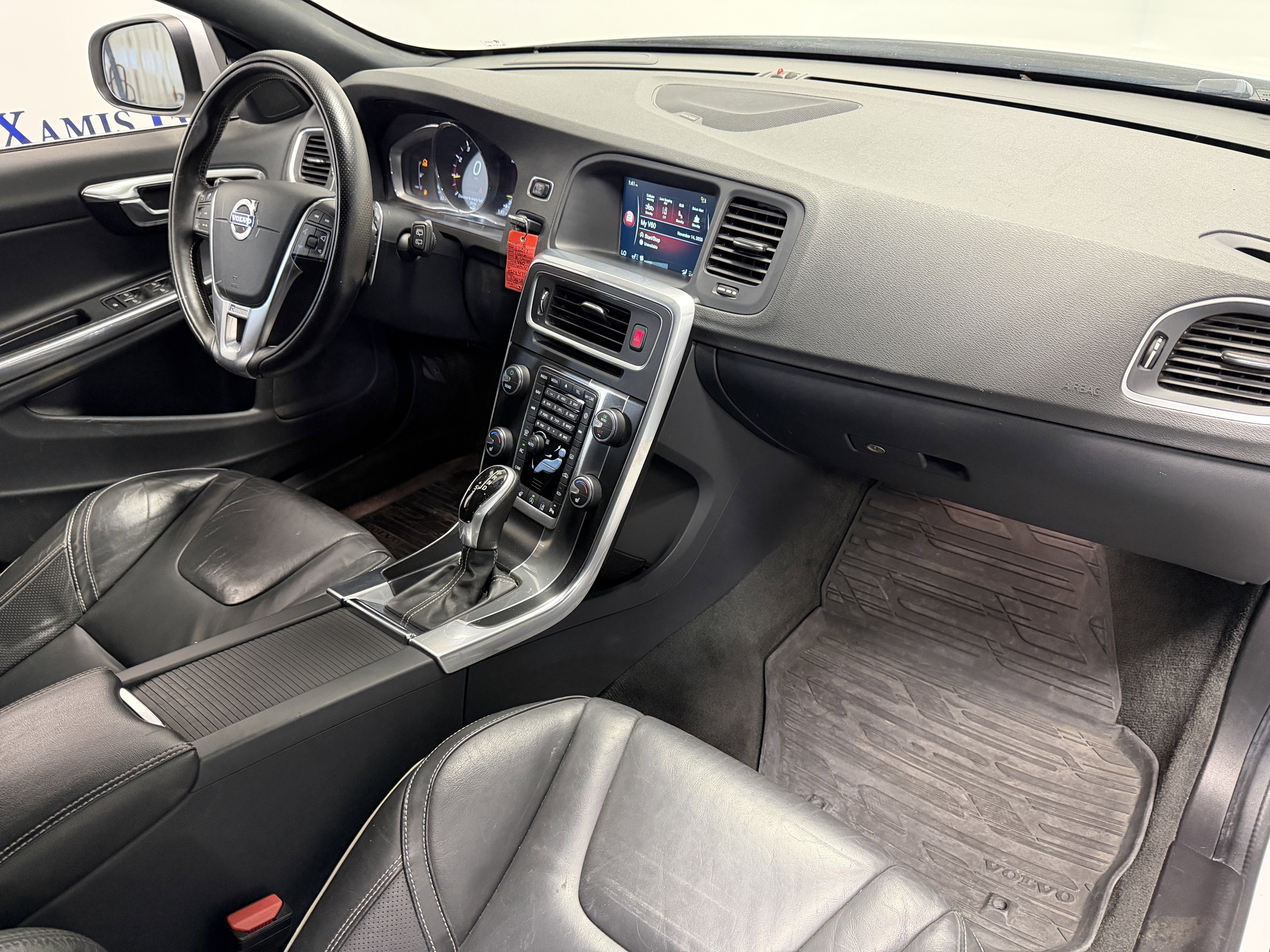 2017 Volvo V60 R-Design Platinum