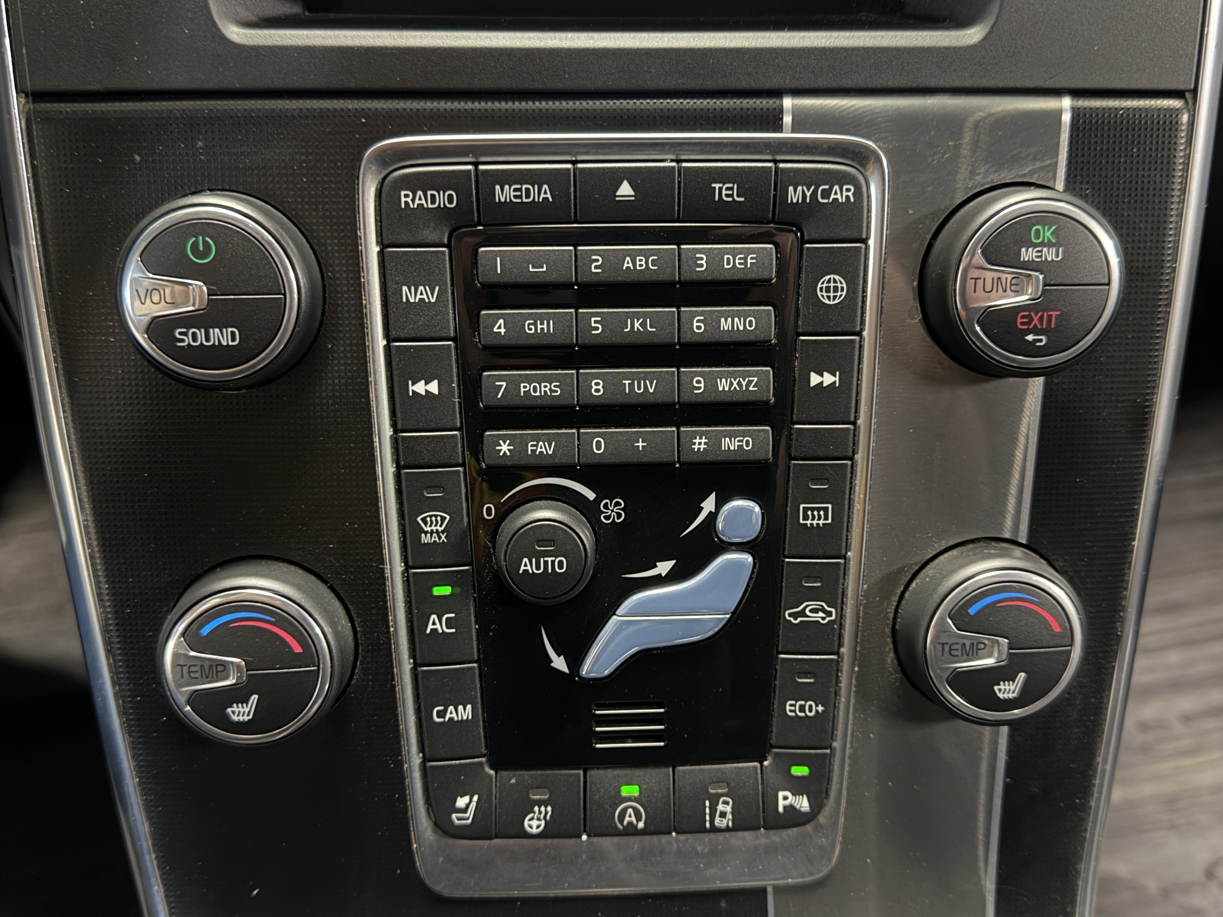 2017 Volvo V60 R-Design Platinum