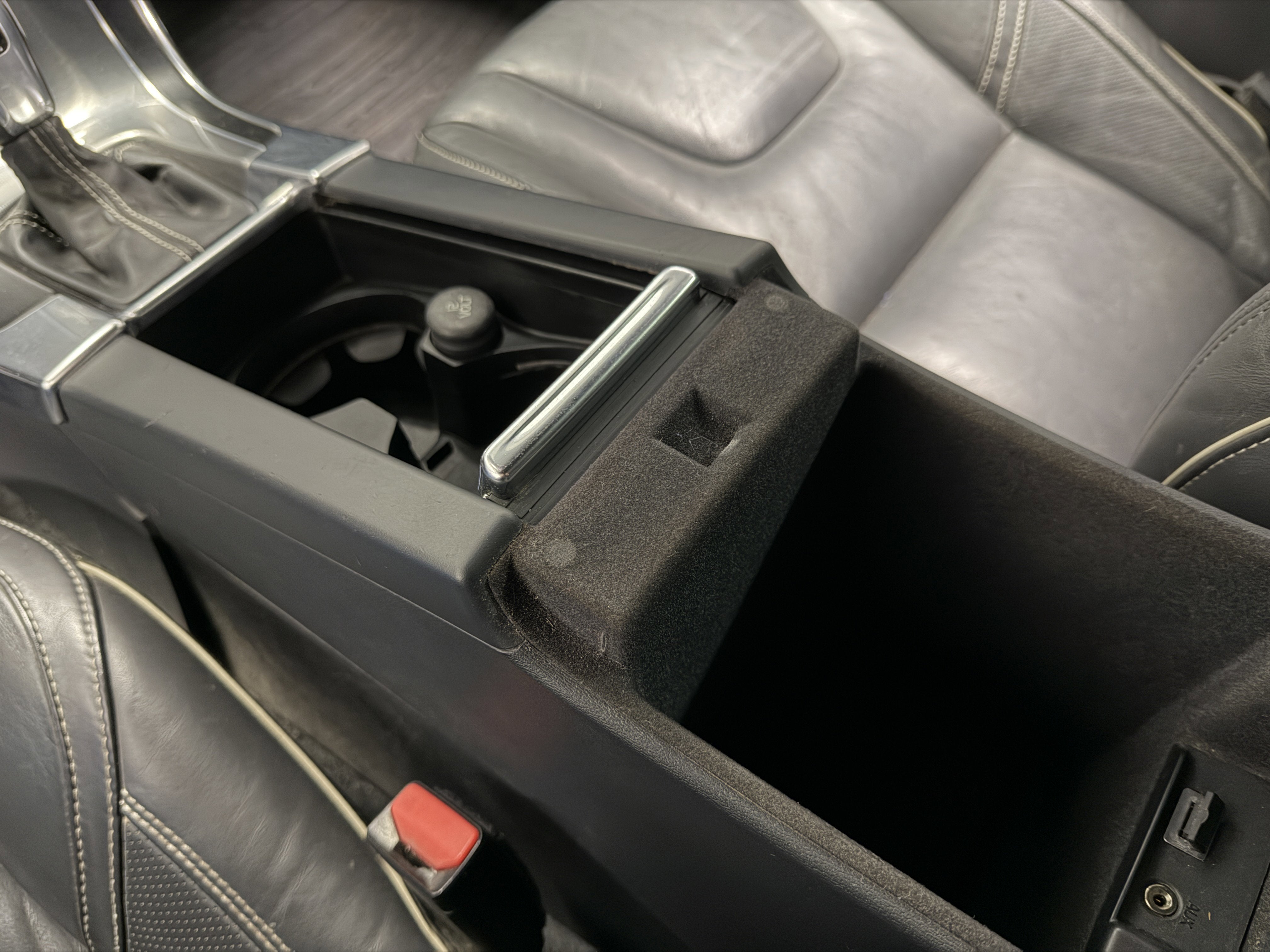 2017 Volvo V60 R-Design Platinum