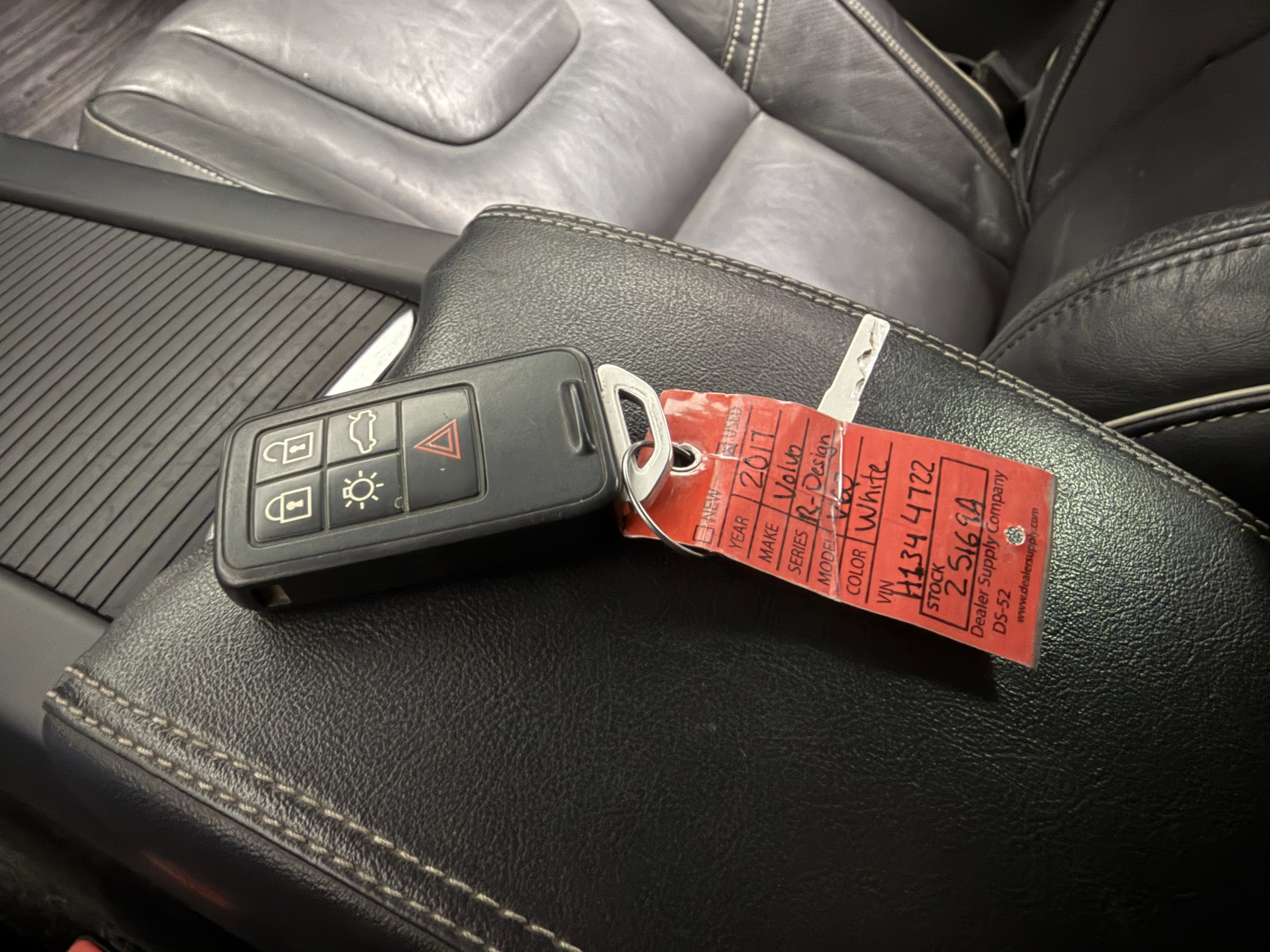 2017 Volvo V60 R-Design Platinum