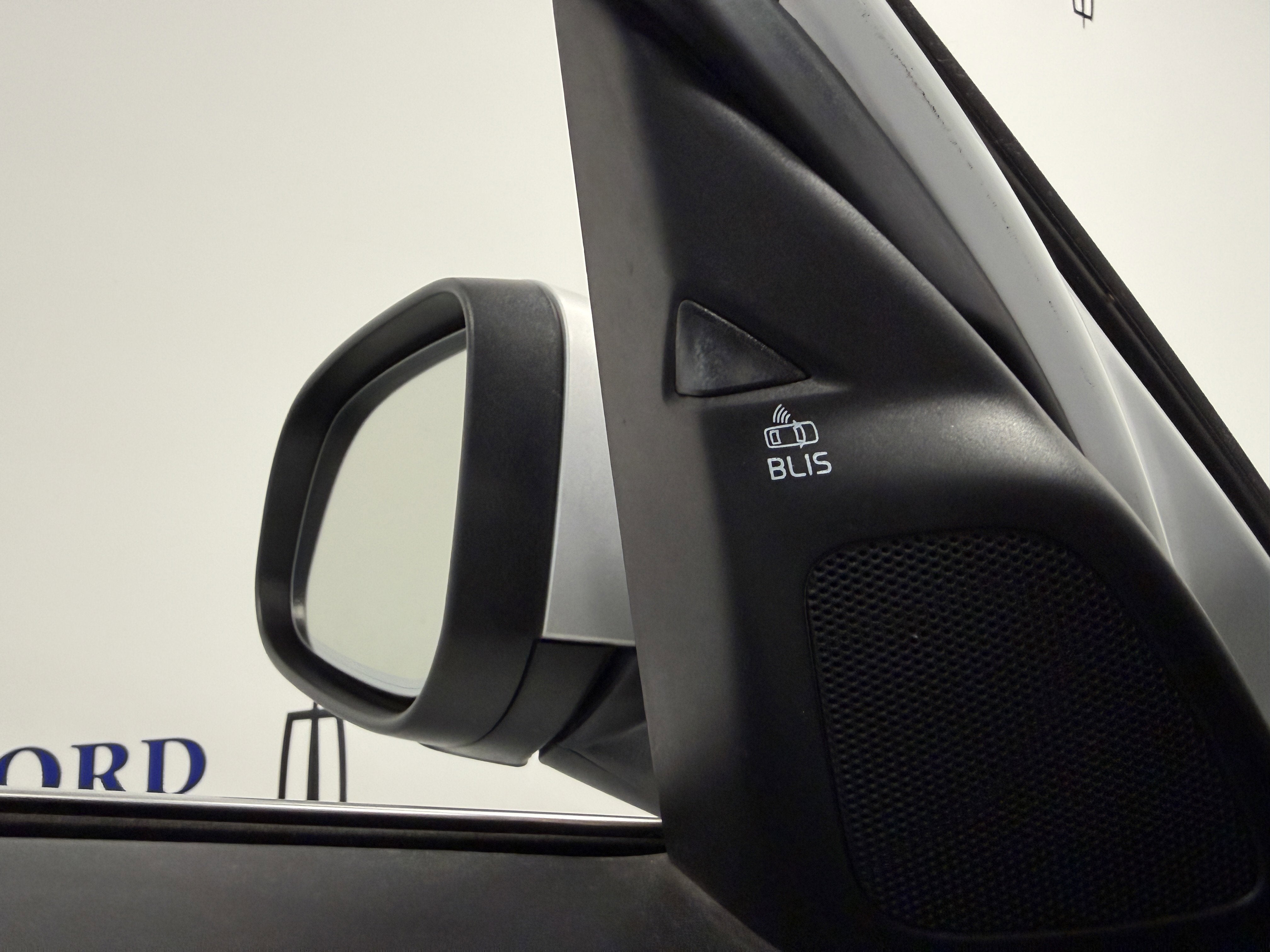 2017 Volvo V60 R-Design Platinum