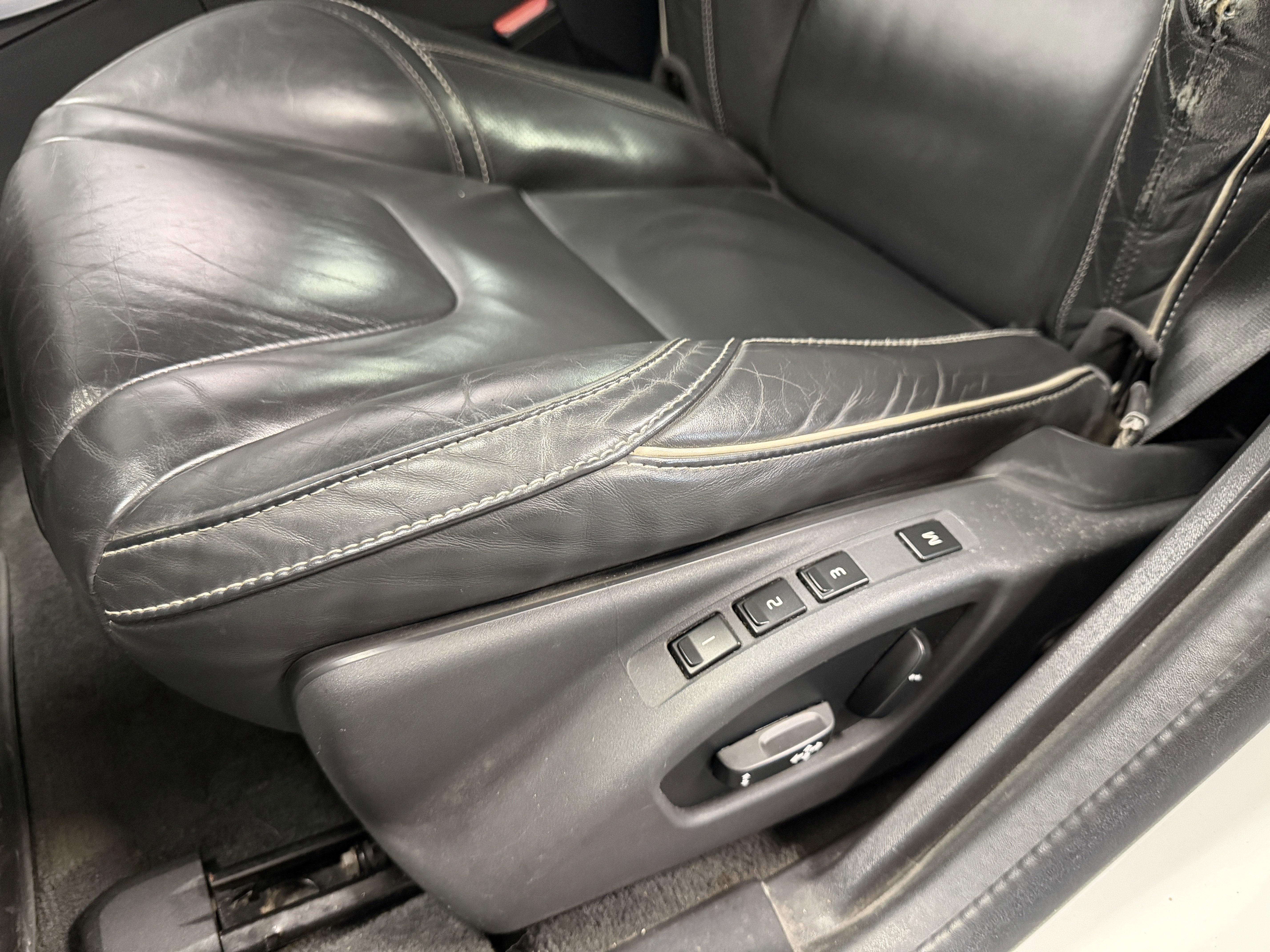 2017 Volvo V60 R-Design Platinum