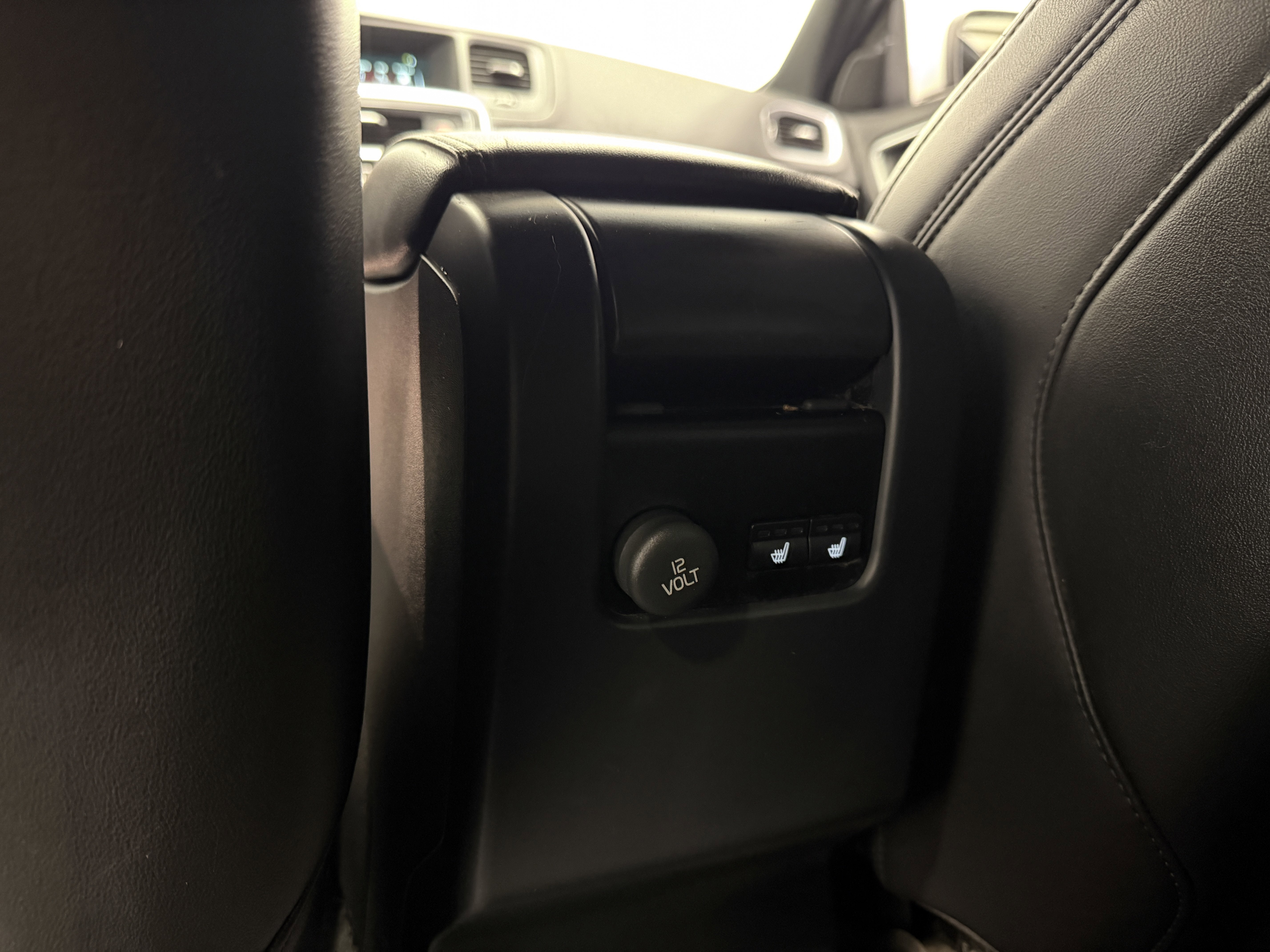 2017 Volvo V60 R-Design Platinum