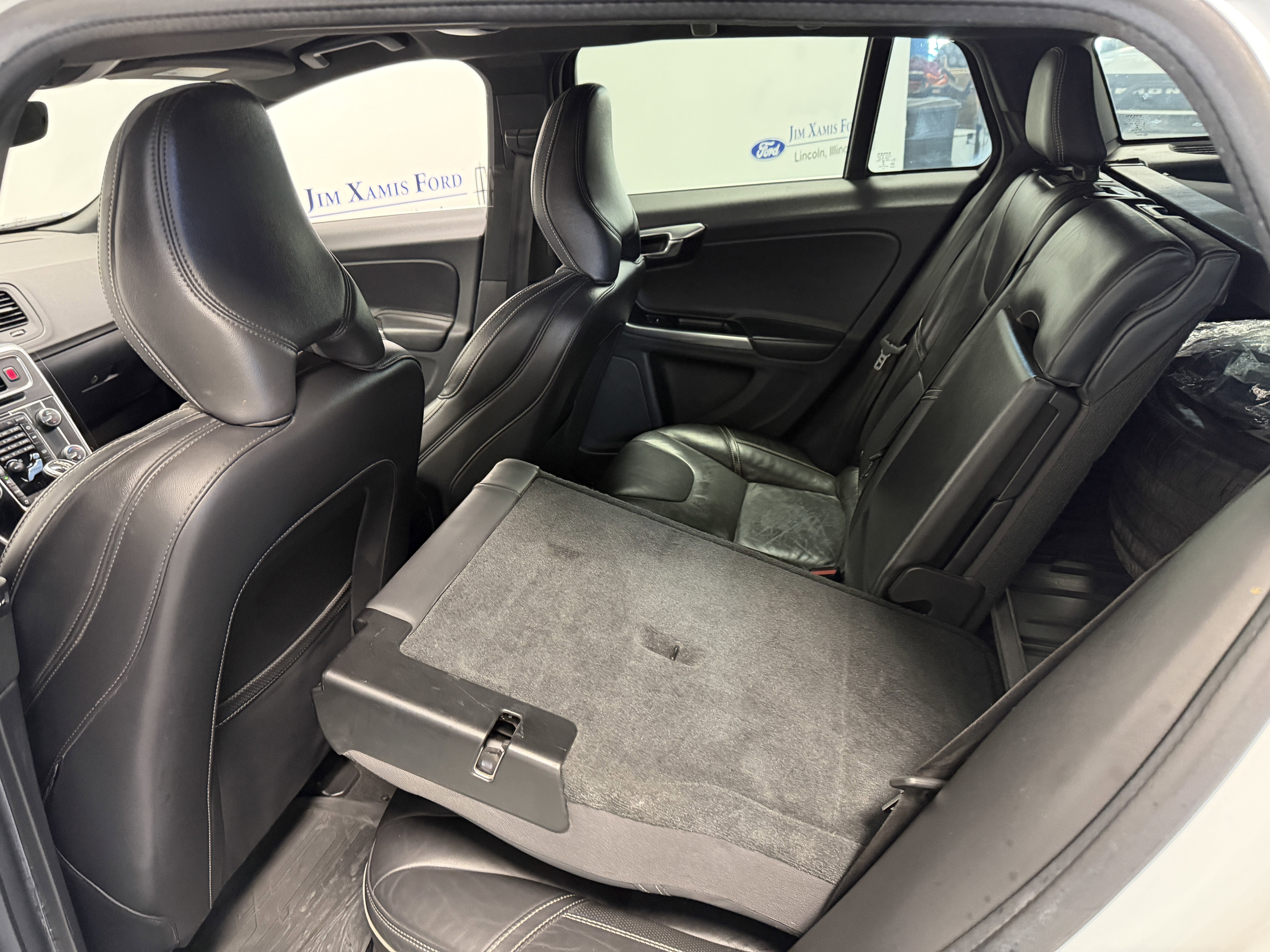 2017 Volvo V60 R-Design Platinum