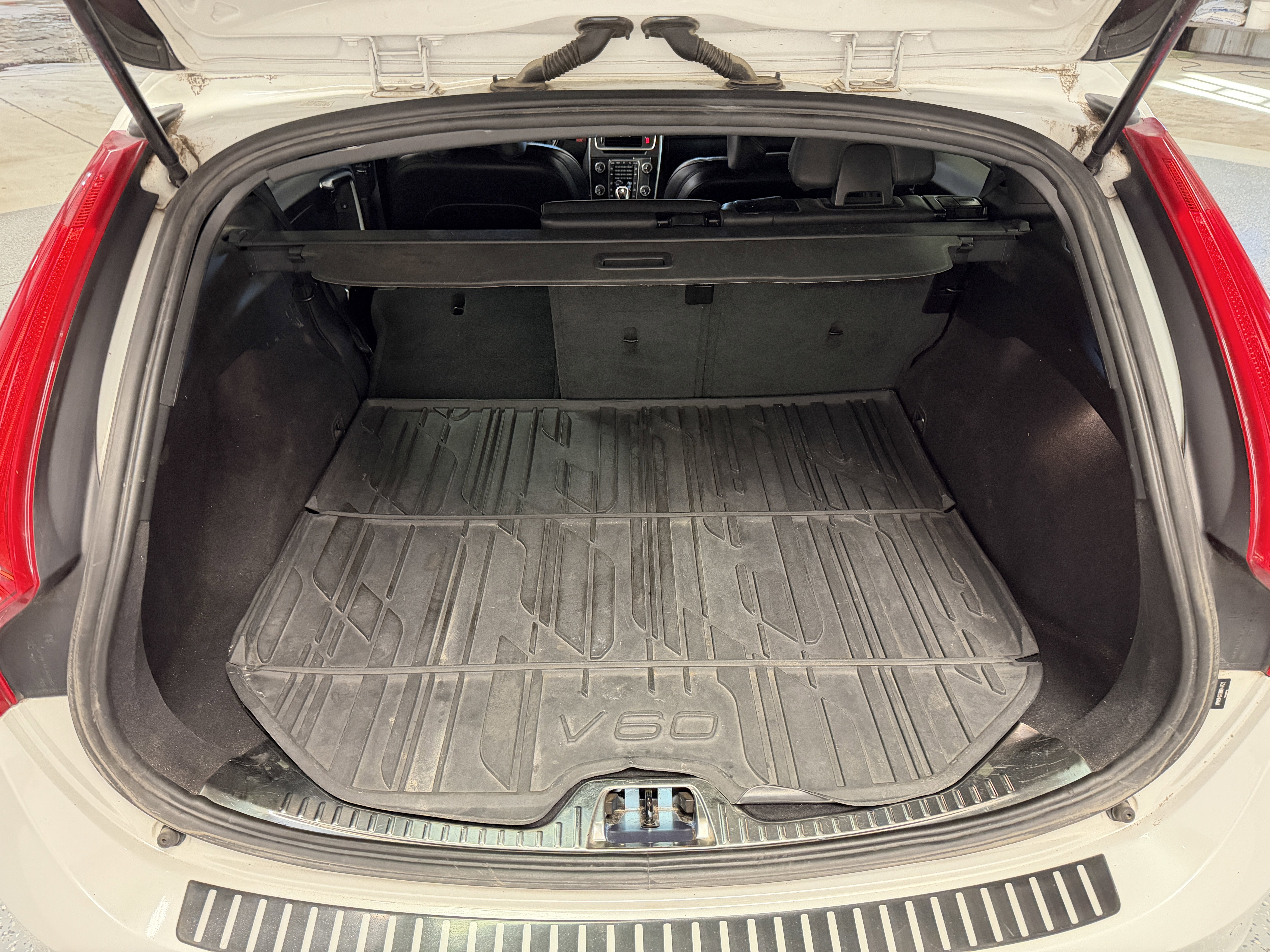 2017 Volvo V60 R-Design Platinum