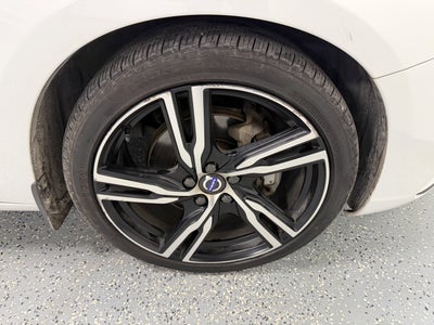 2017 Volvo V60 R-Design Platinum