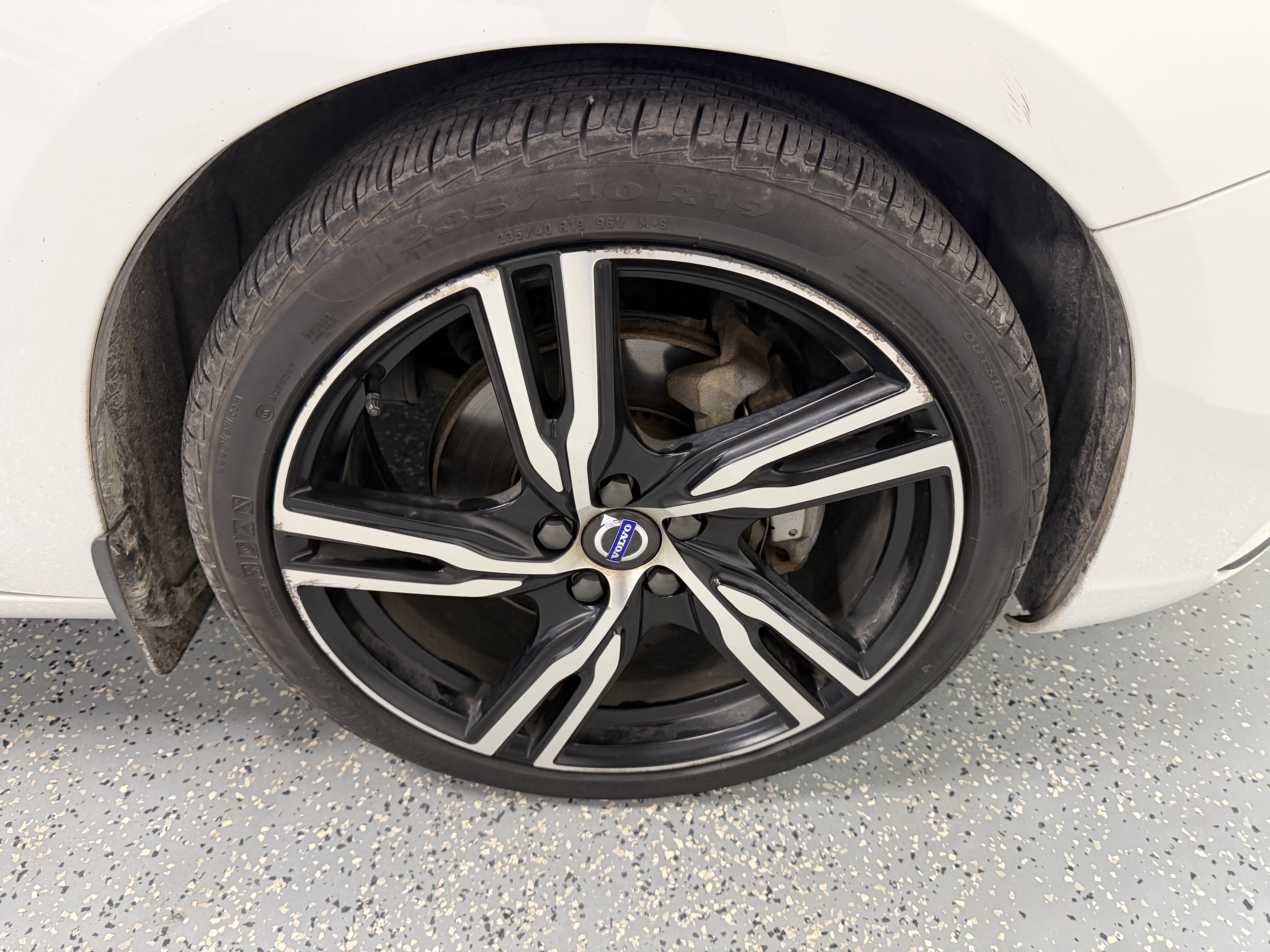 2017 Volvo V60 R-Design Platinum