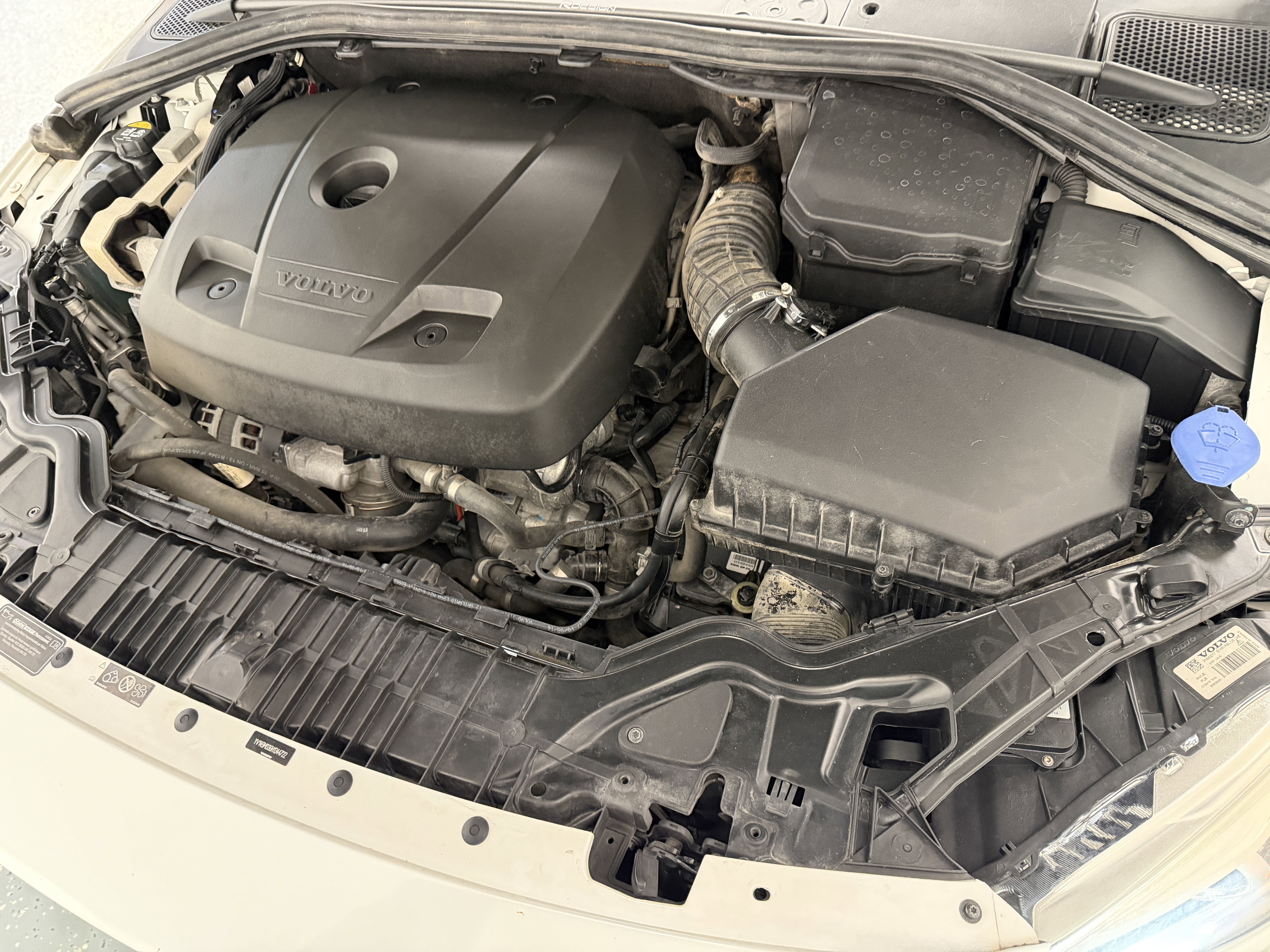 2017 Volvo V60 R-Design Platinum