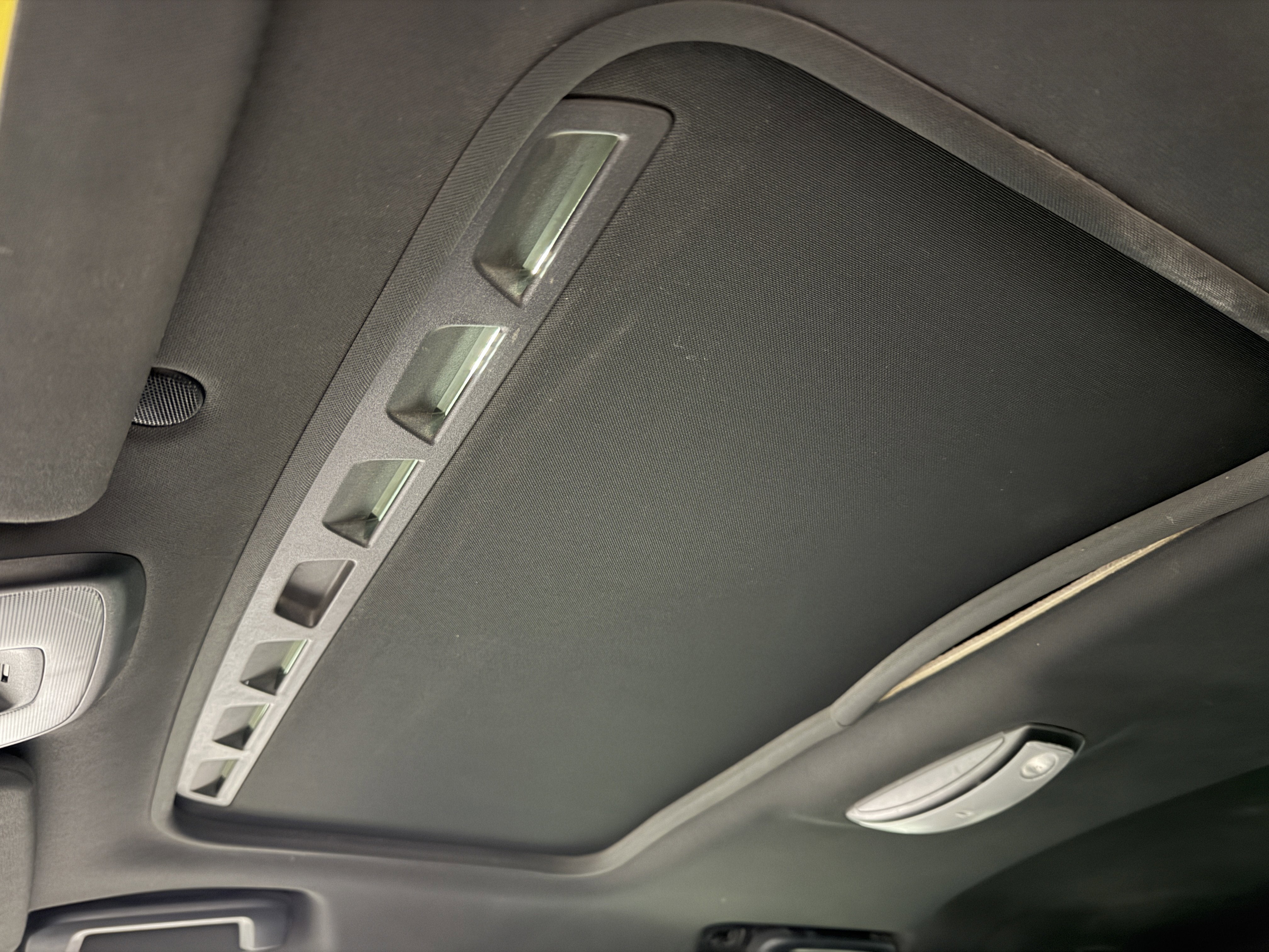 2017 Volvo V60 R-Design Platinum