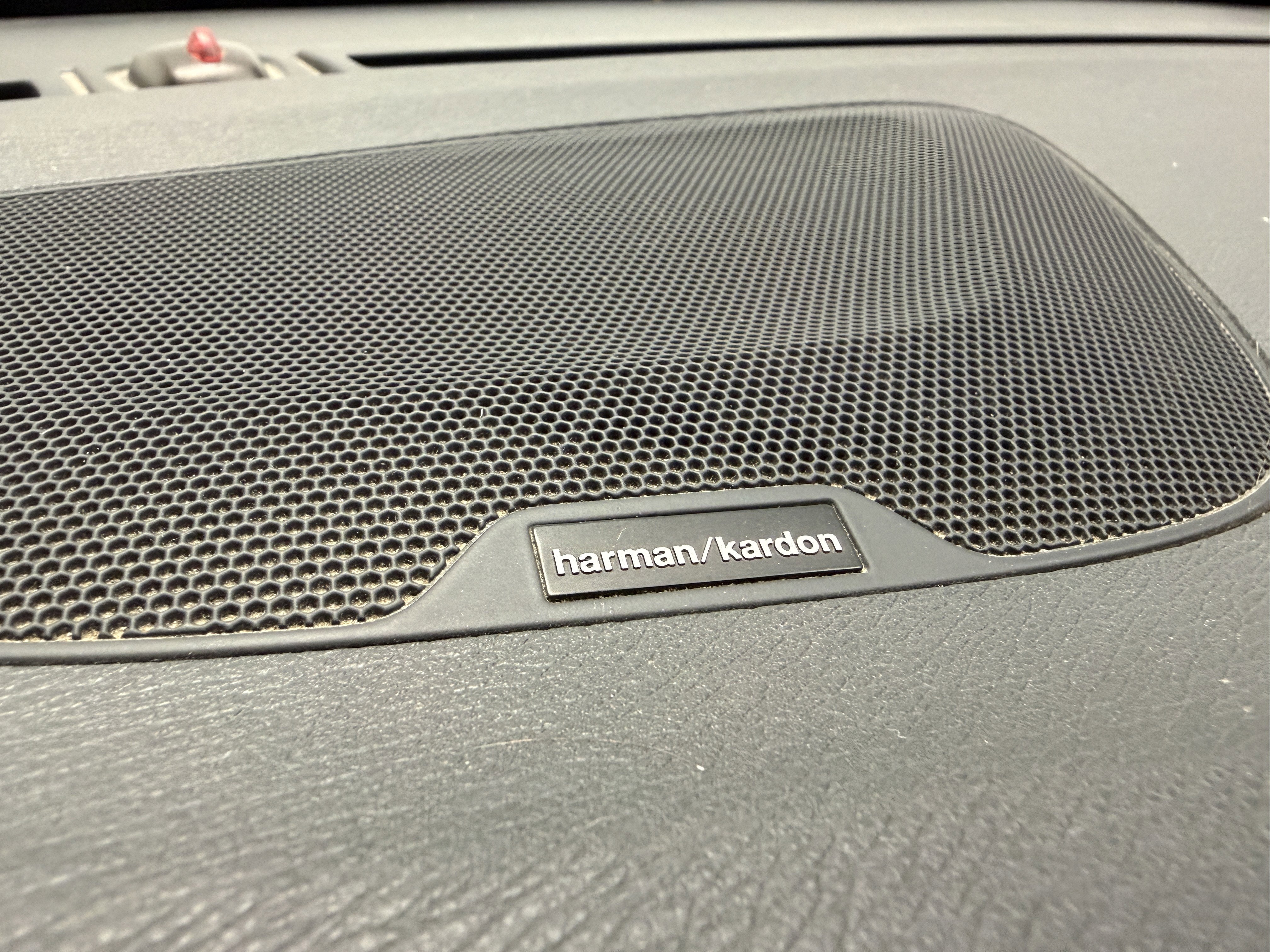 2017 Volvo V60 R-Design Platinum