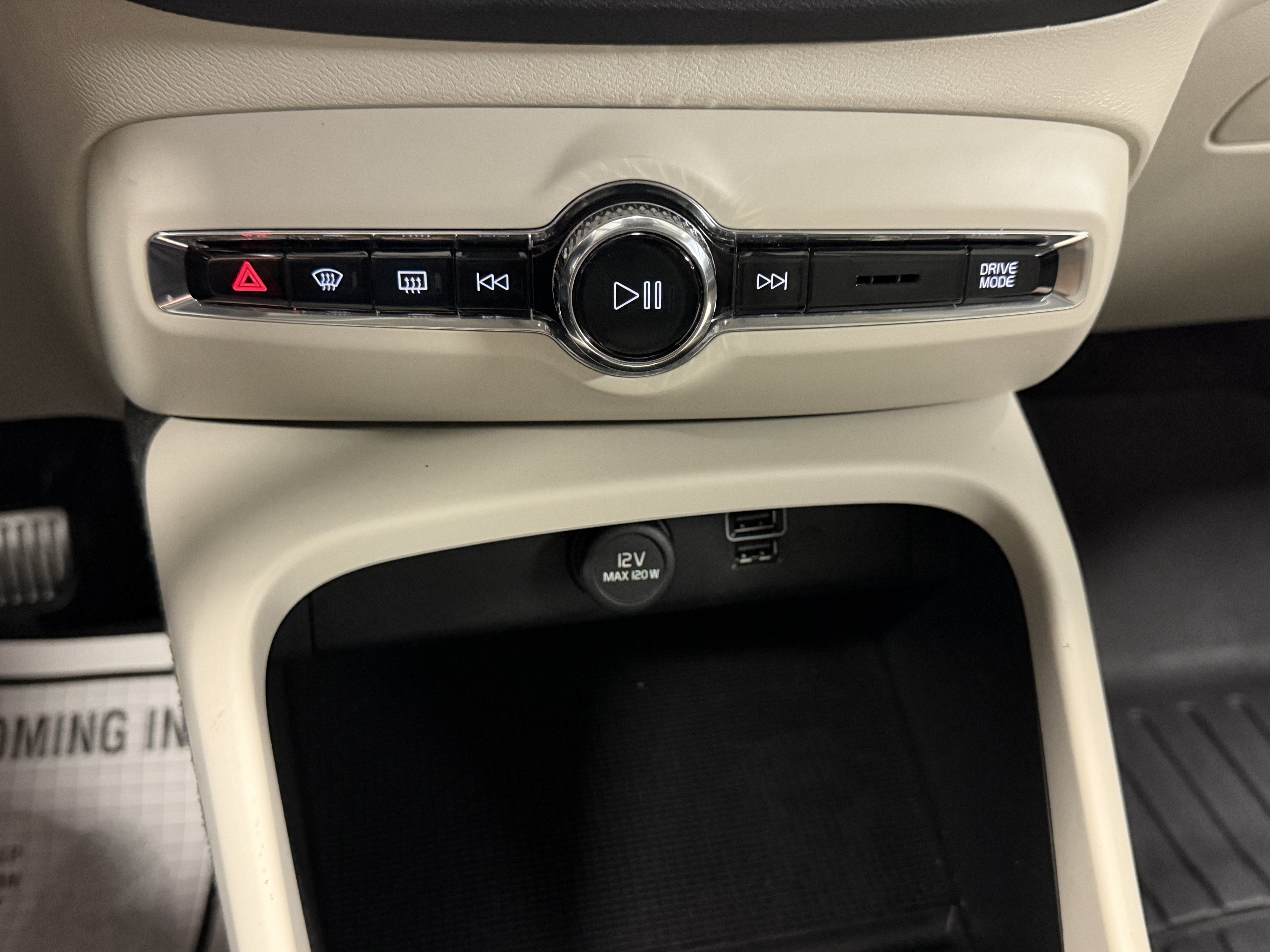 2021 Volvo XC40 Momentum