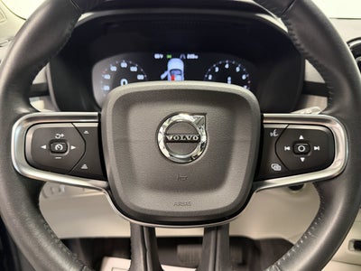 2021 Volvo XC40 Momentum