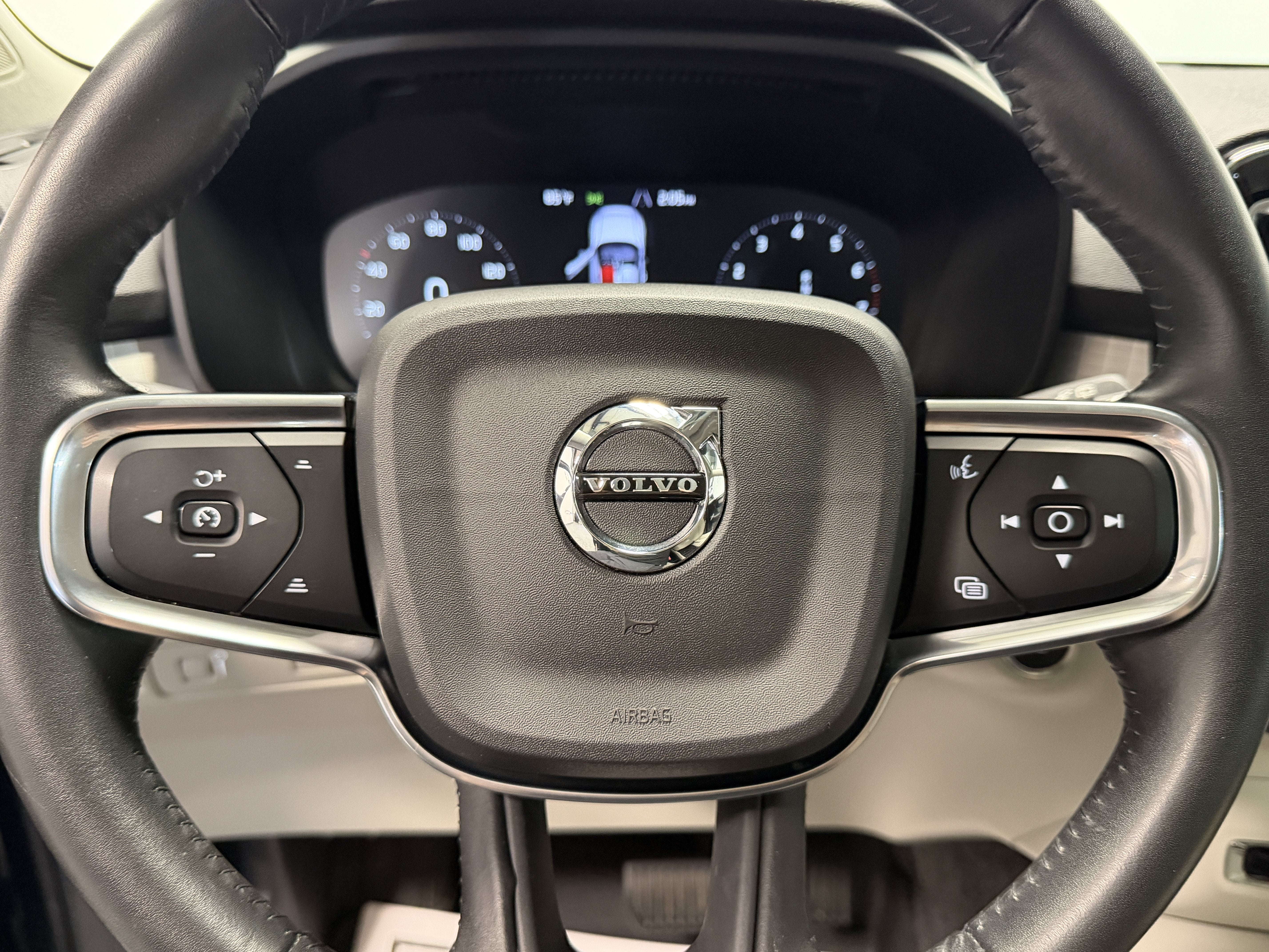 2021 Volvo XC40 Momentum