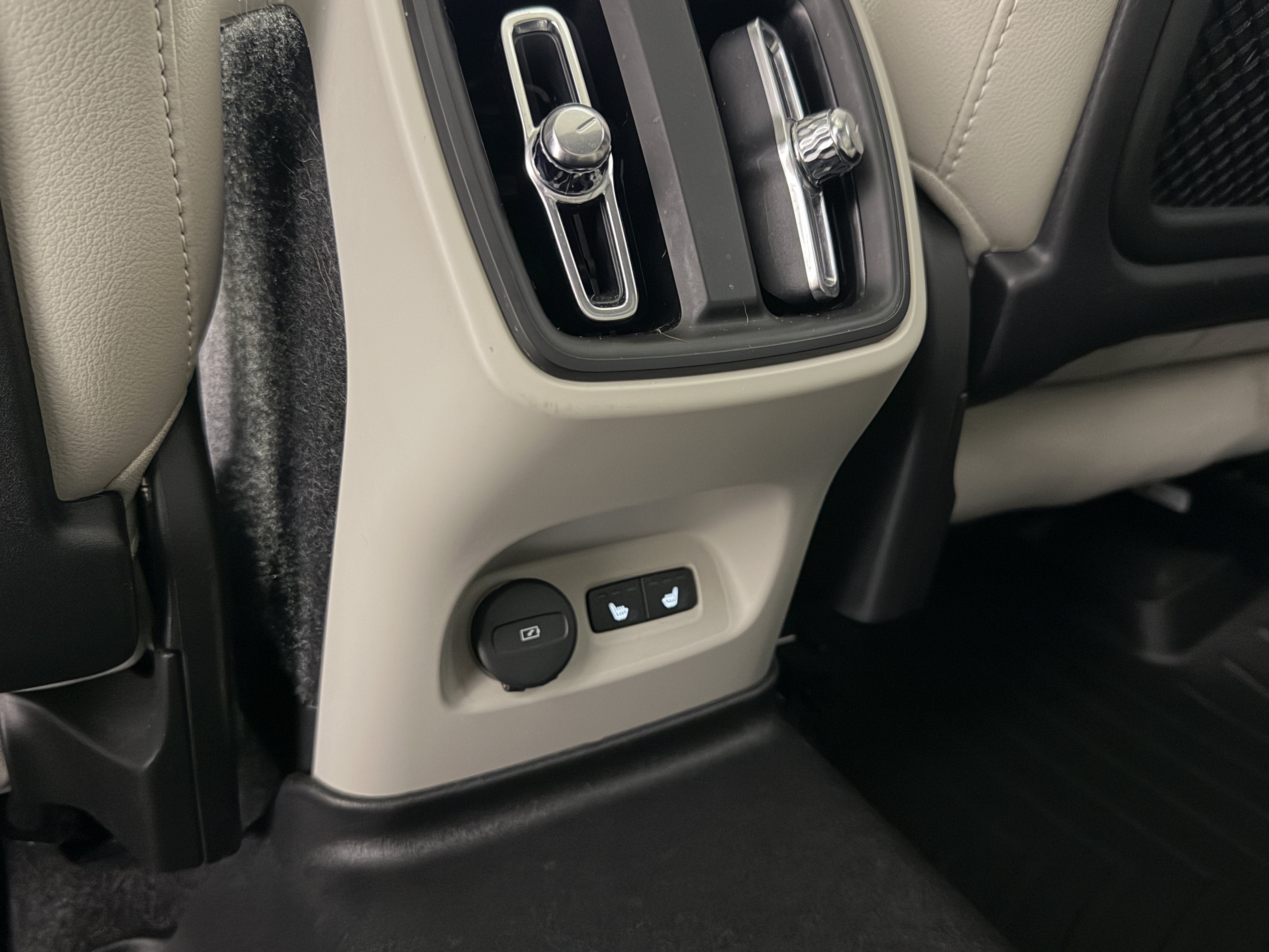 2021 Volvo XC40 Momentum