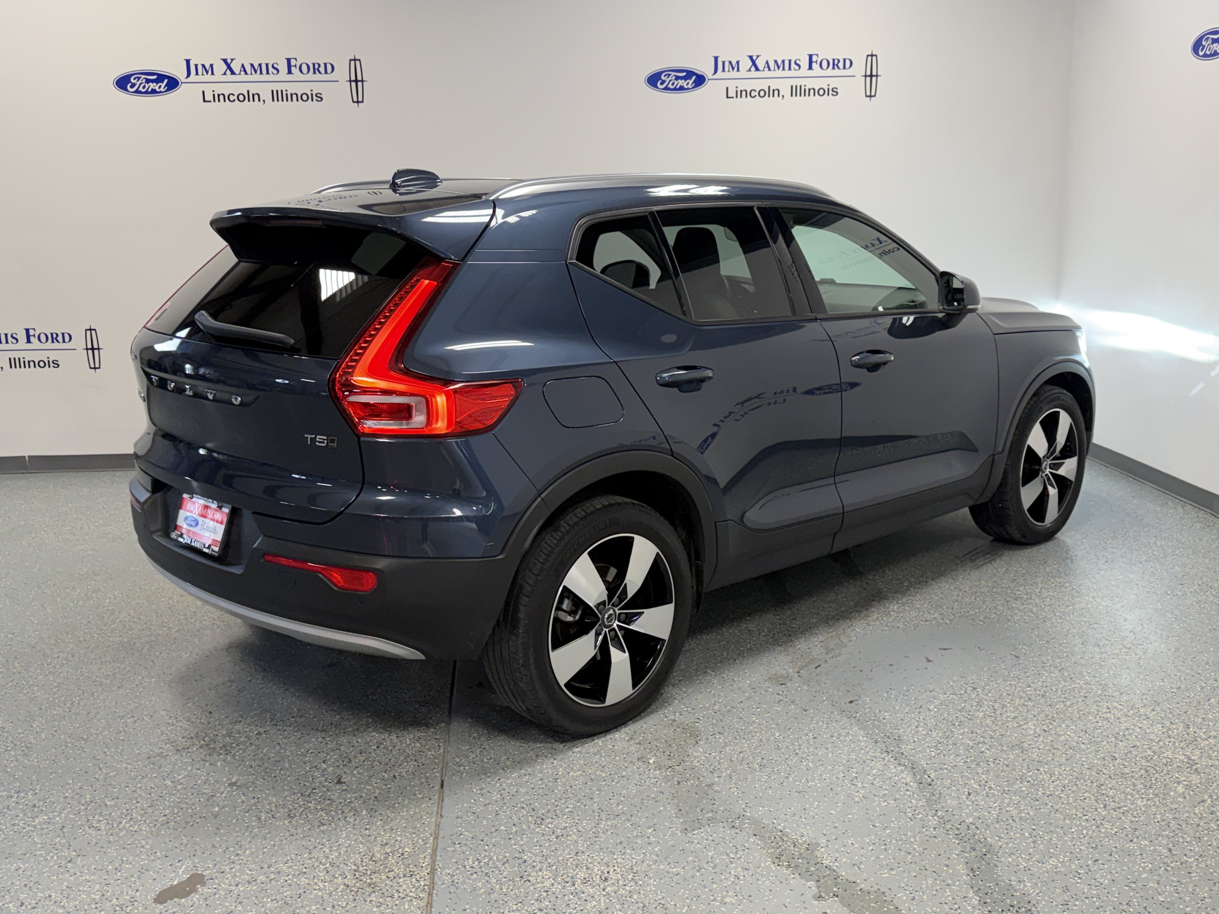 2021 Volvo XC40 Momentum