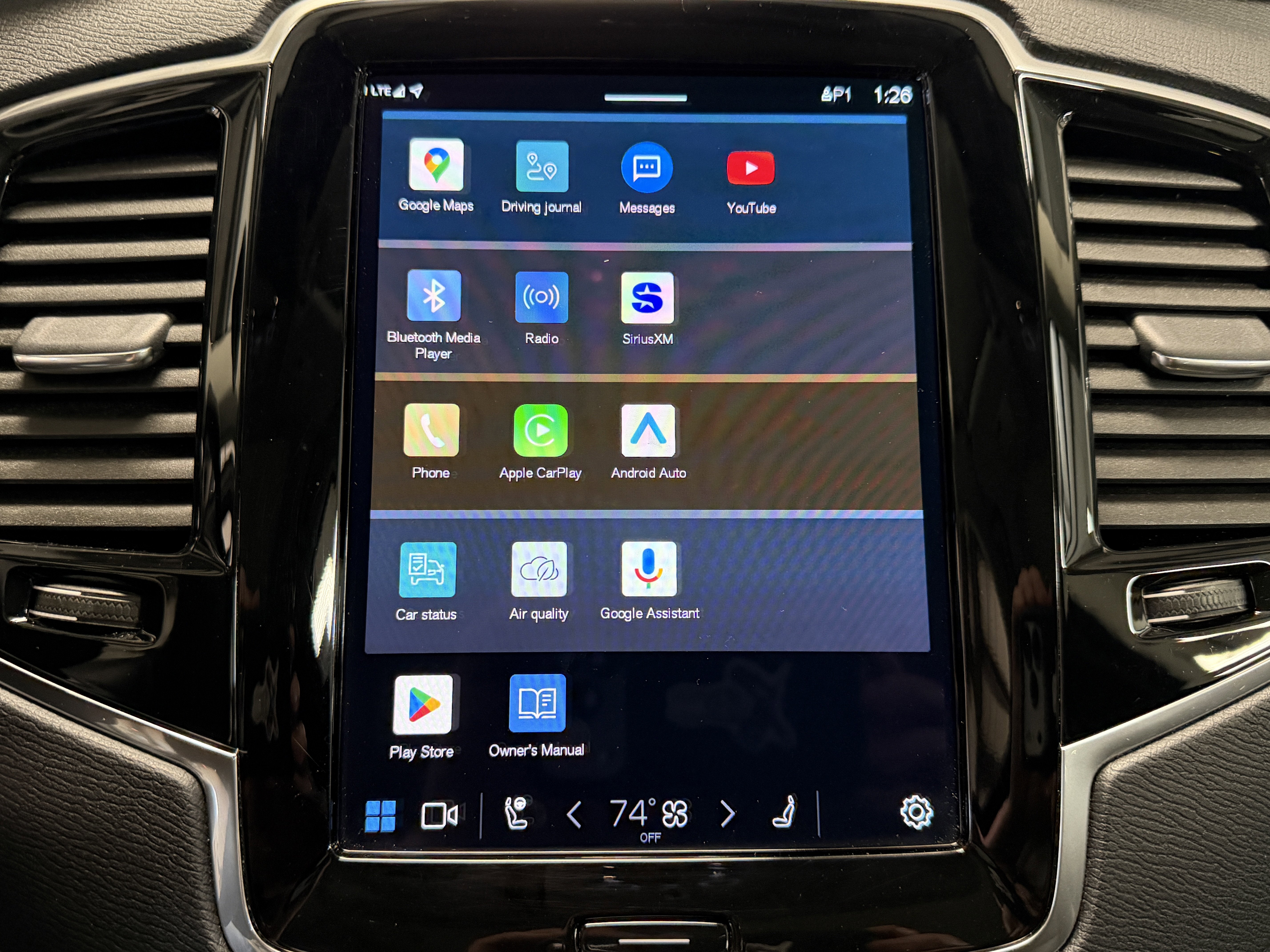 2024 Volvo XC90 Recharge Plug-In Hybrid Plus Bright Theme