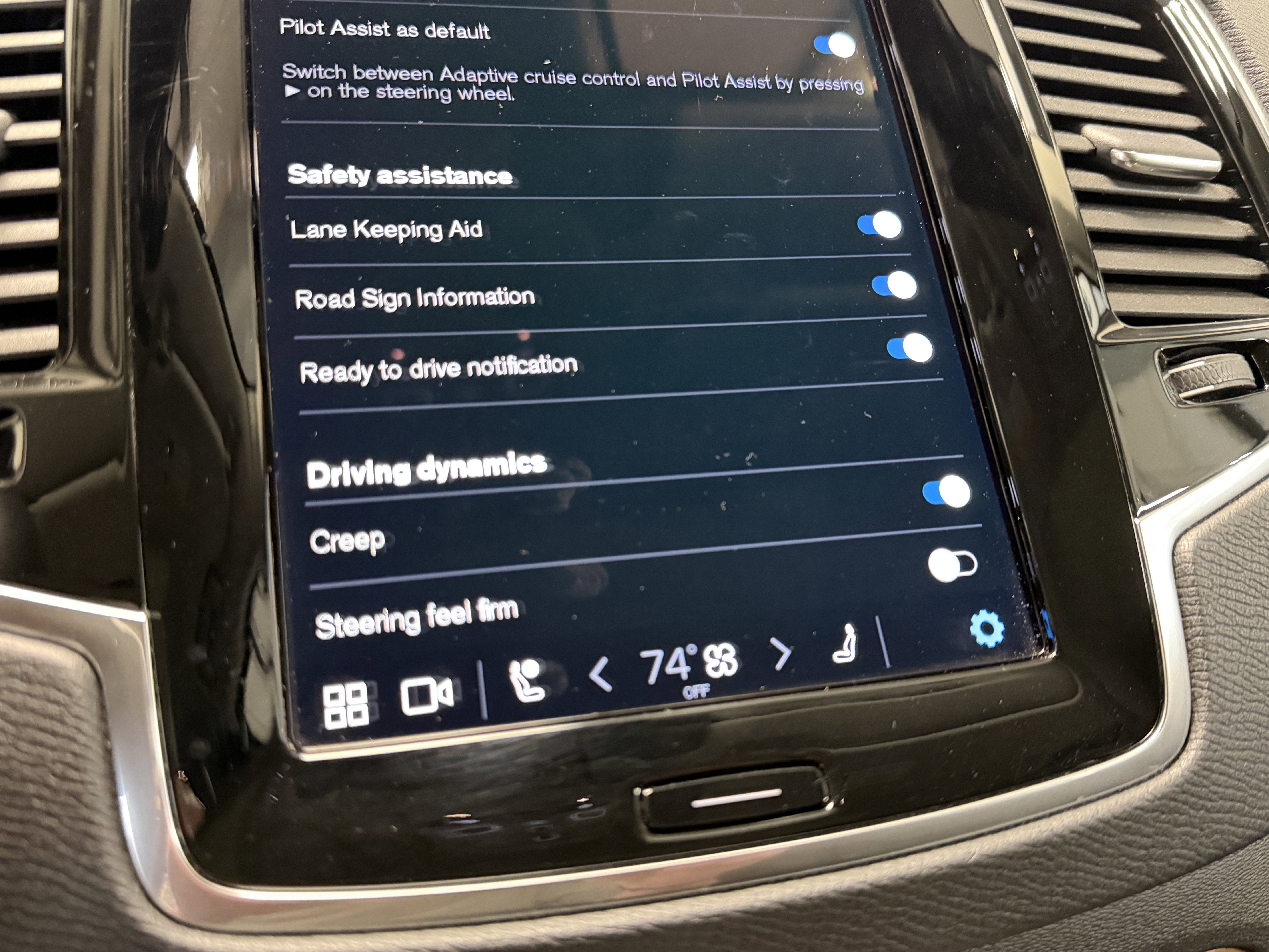 2024 Volvo XC90 Recharge Plug-In Hybrid Plus Bright Theme