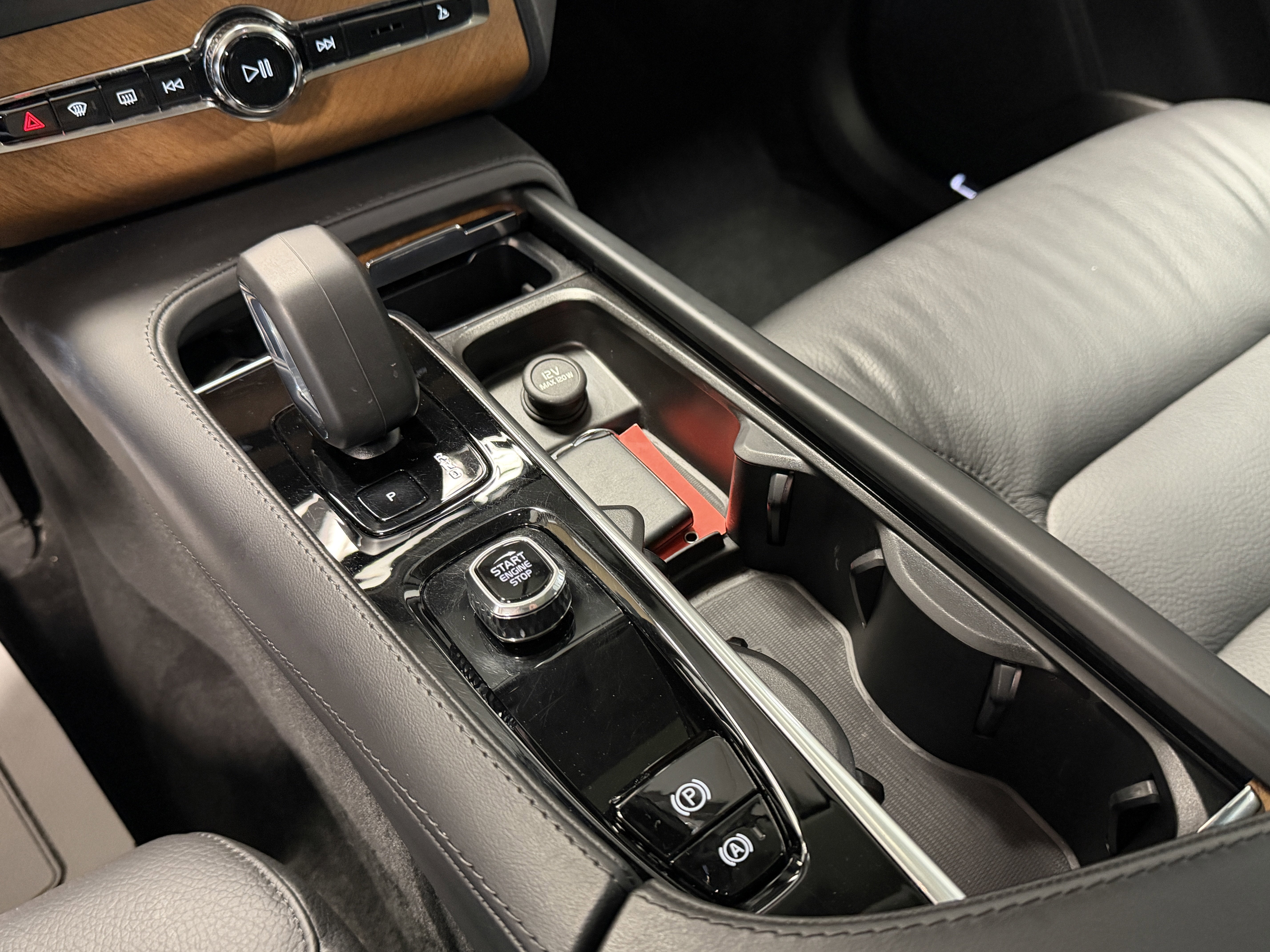 2024 Volvo XC90 Recharge Plug-In Hybrid Plus Bright Theme