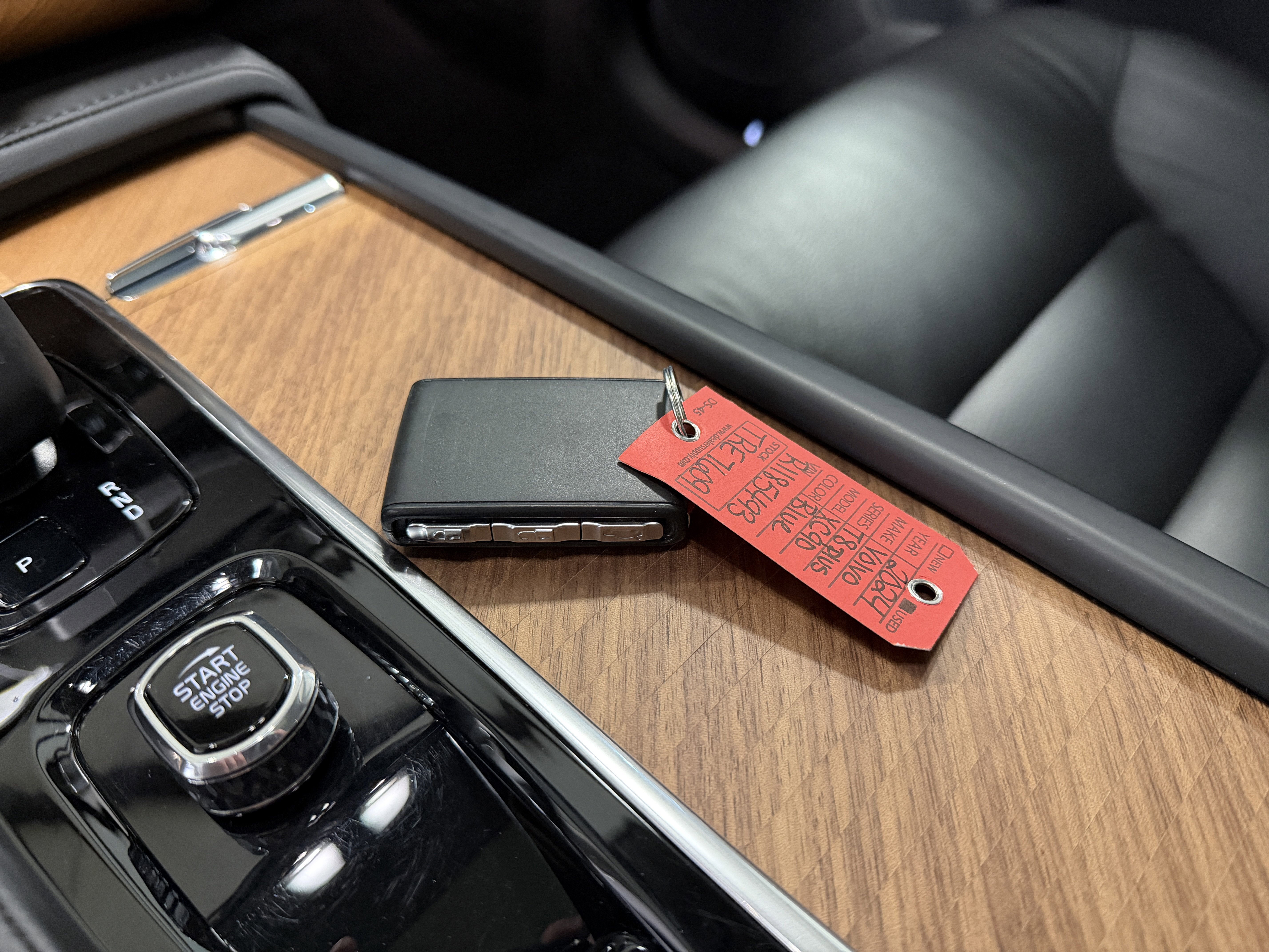 2024 Volvo XC90 Recharge Plug-In Hybrid Plus Bright Theme