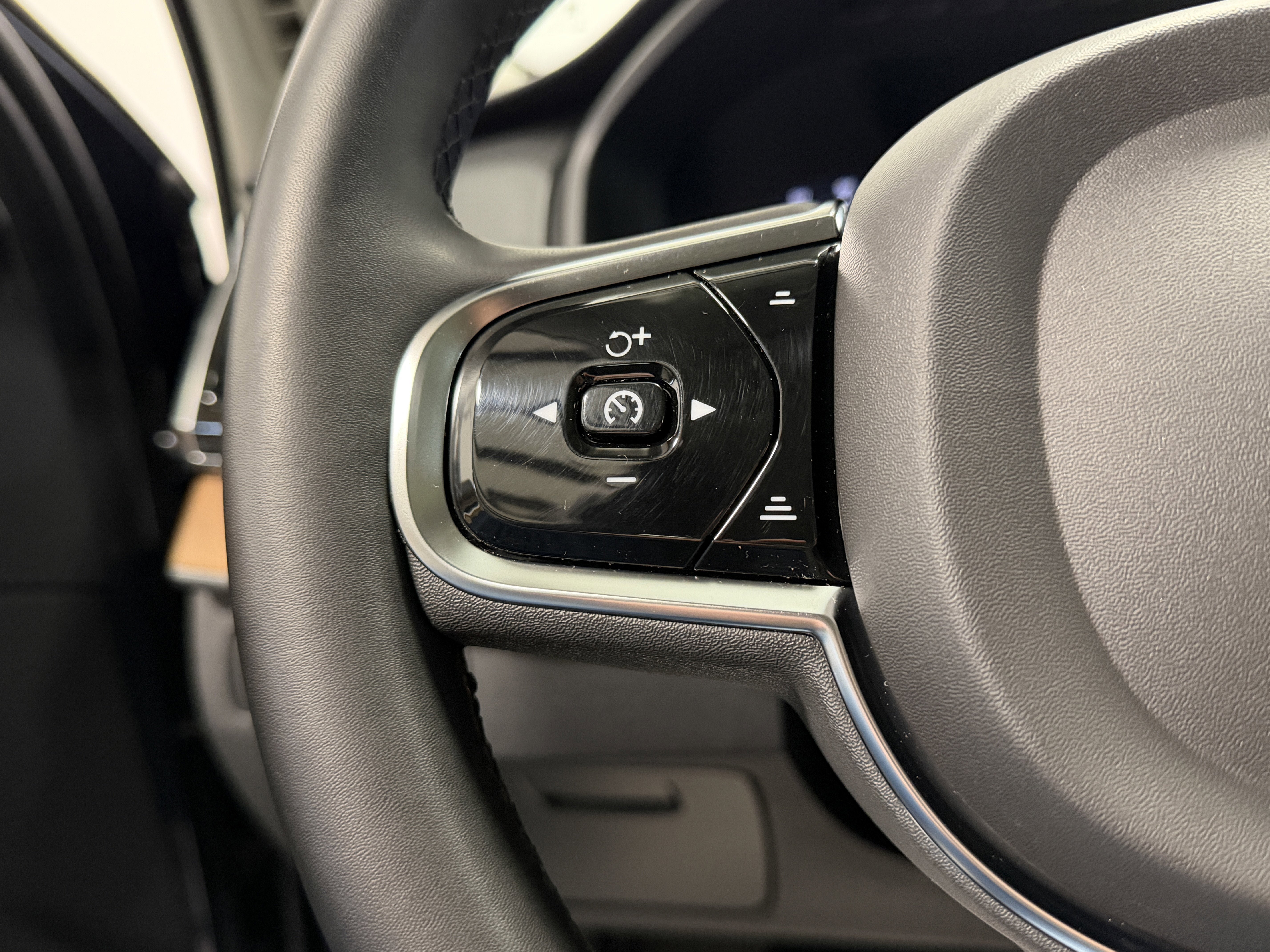 2024 Volvo XC90 Recharge Plug-In Hybrid Plus Bright Theme