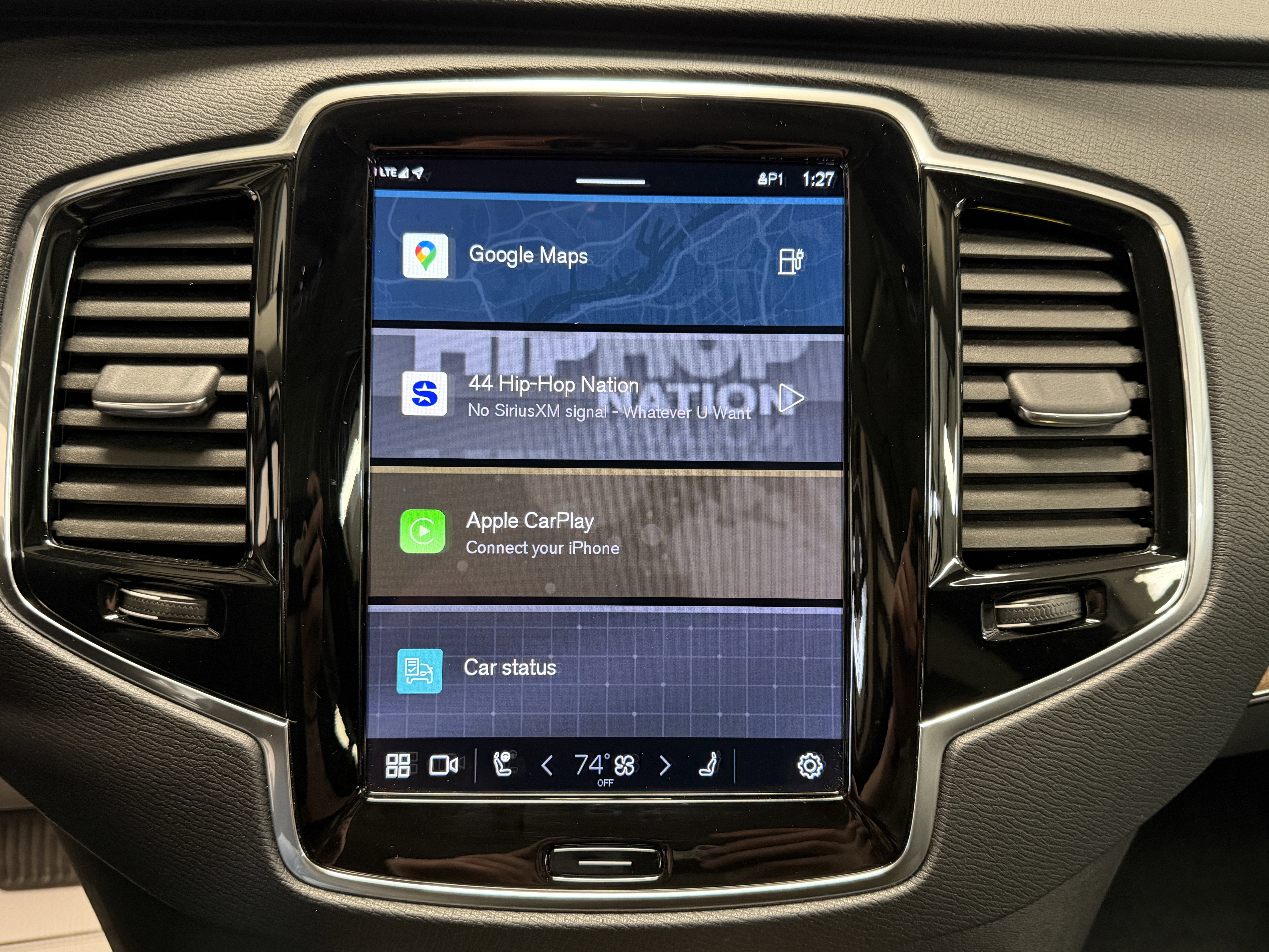 2024 Volvo XC90 Recharge Plug-In Hybrid Plus Bright Theme