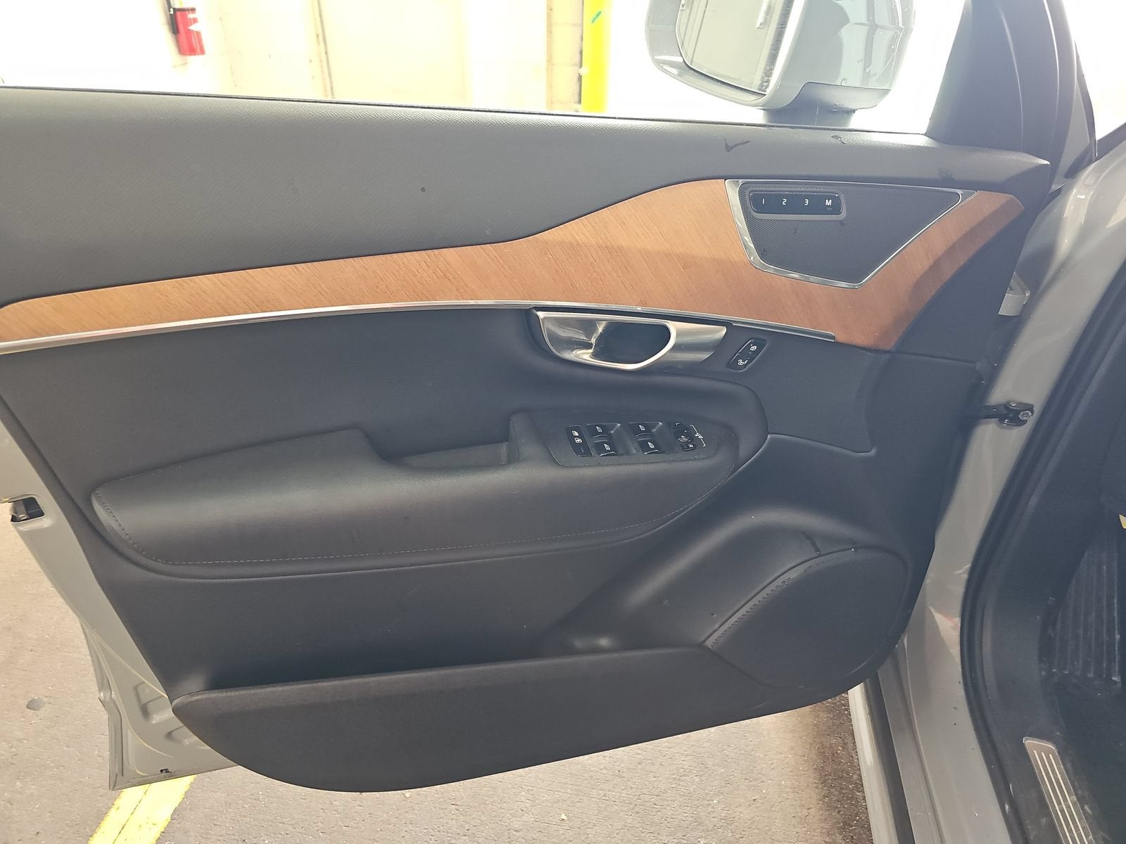 2025 Volvo XC90 Plug-In Hybrid Plus