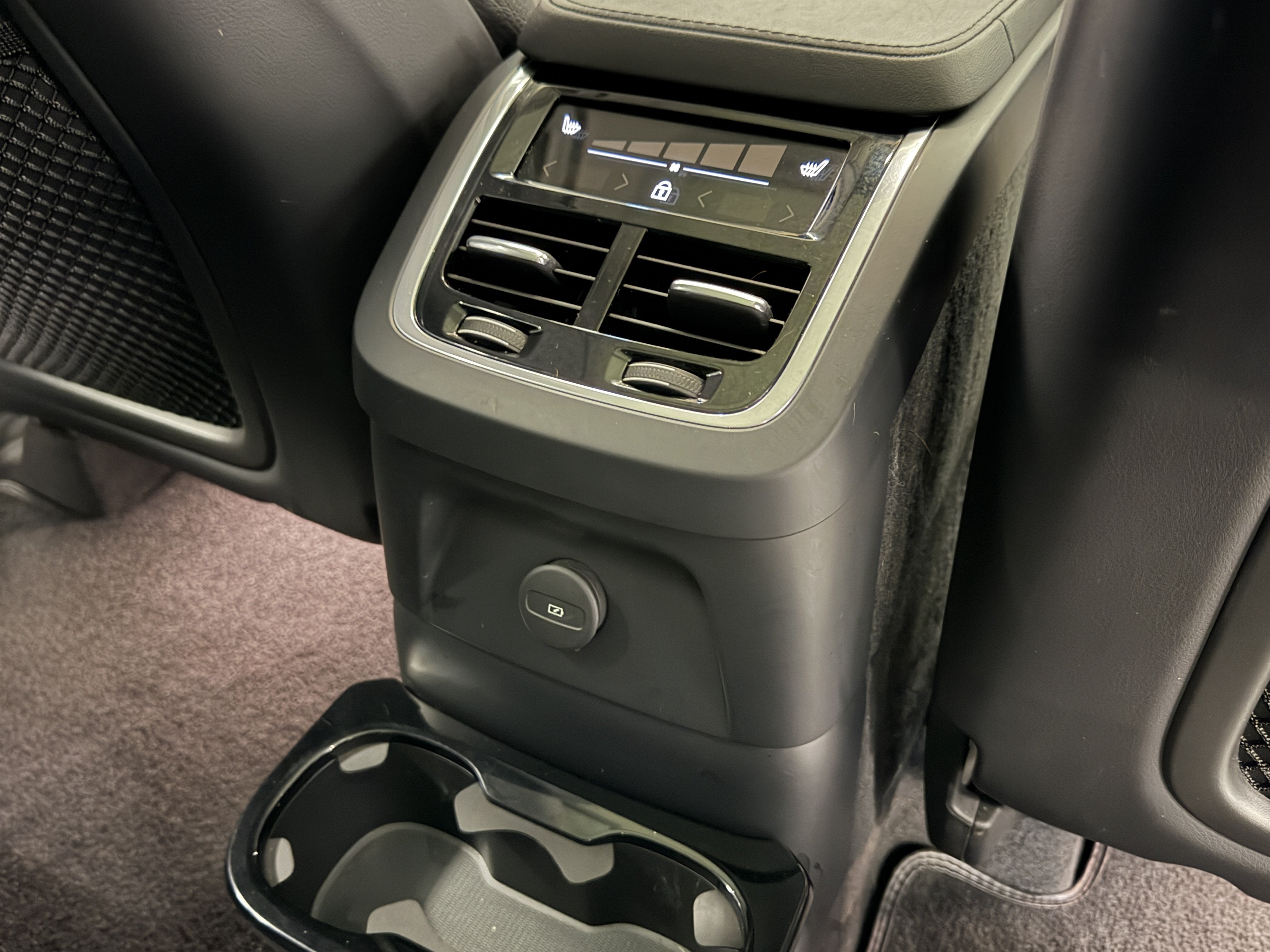2025 Volvo XC90 Plug-In Hybrid Plus