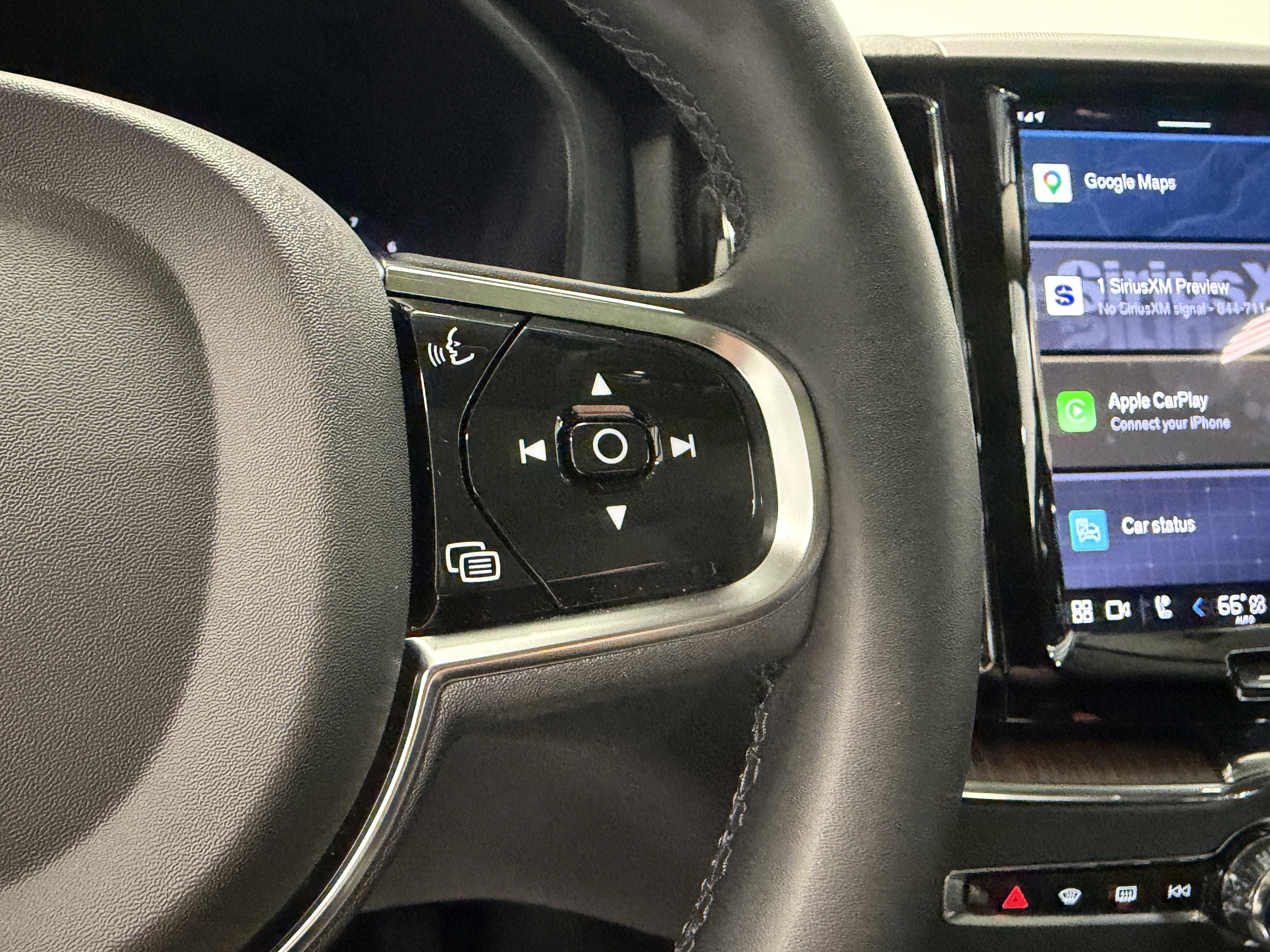 2024 Volvo XC60 Plus Dark Theme