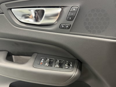 2024 Volvo XC60 Plus Dark Theme