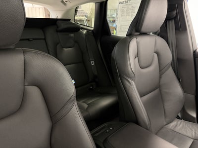 2024 Volvo XC60 Plus Dark Theme