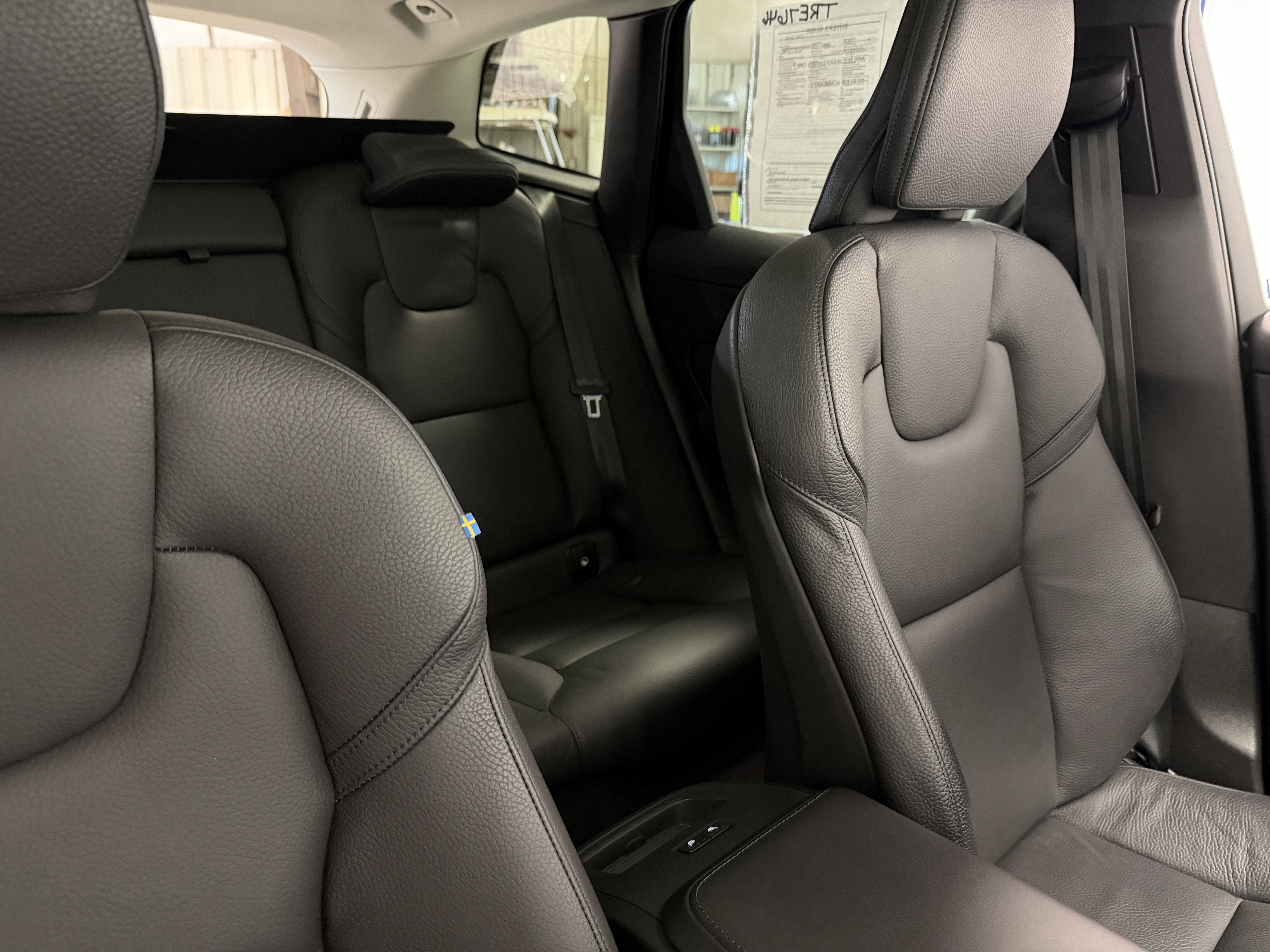 2024 Volvo XC60 Plus Dark Theme