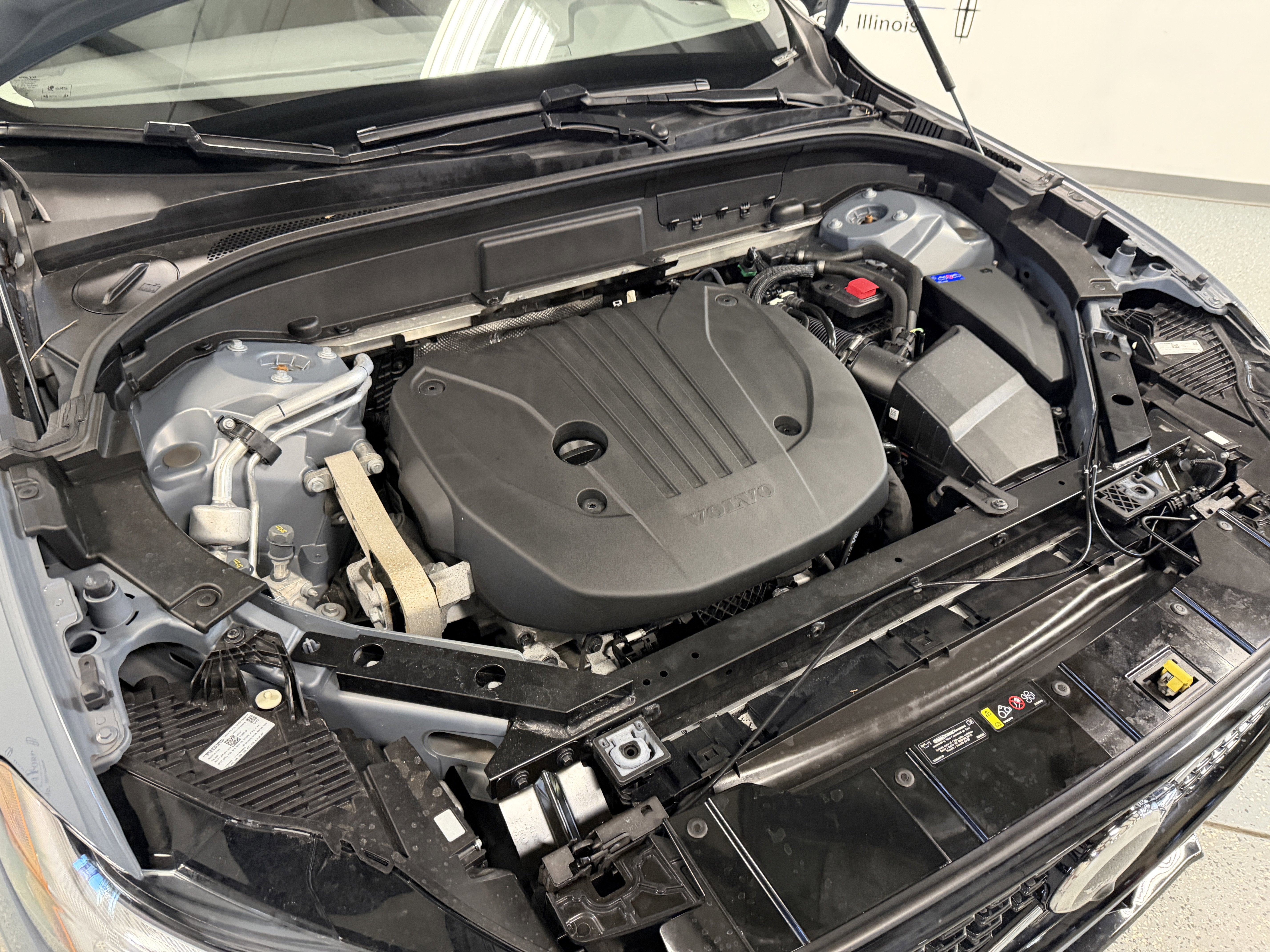 2024 Volvo XC60 Plus Dark Theme
