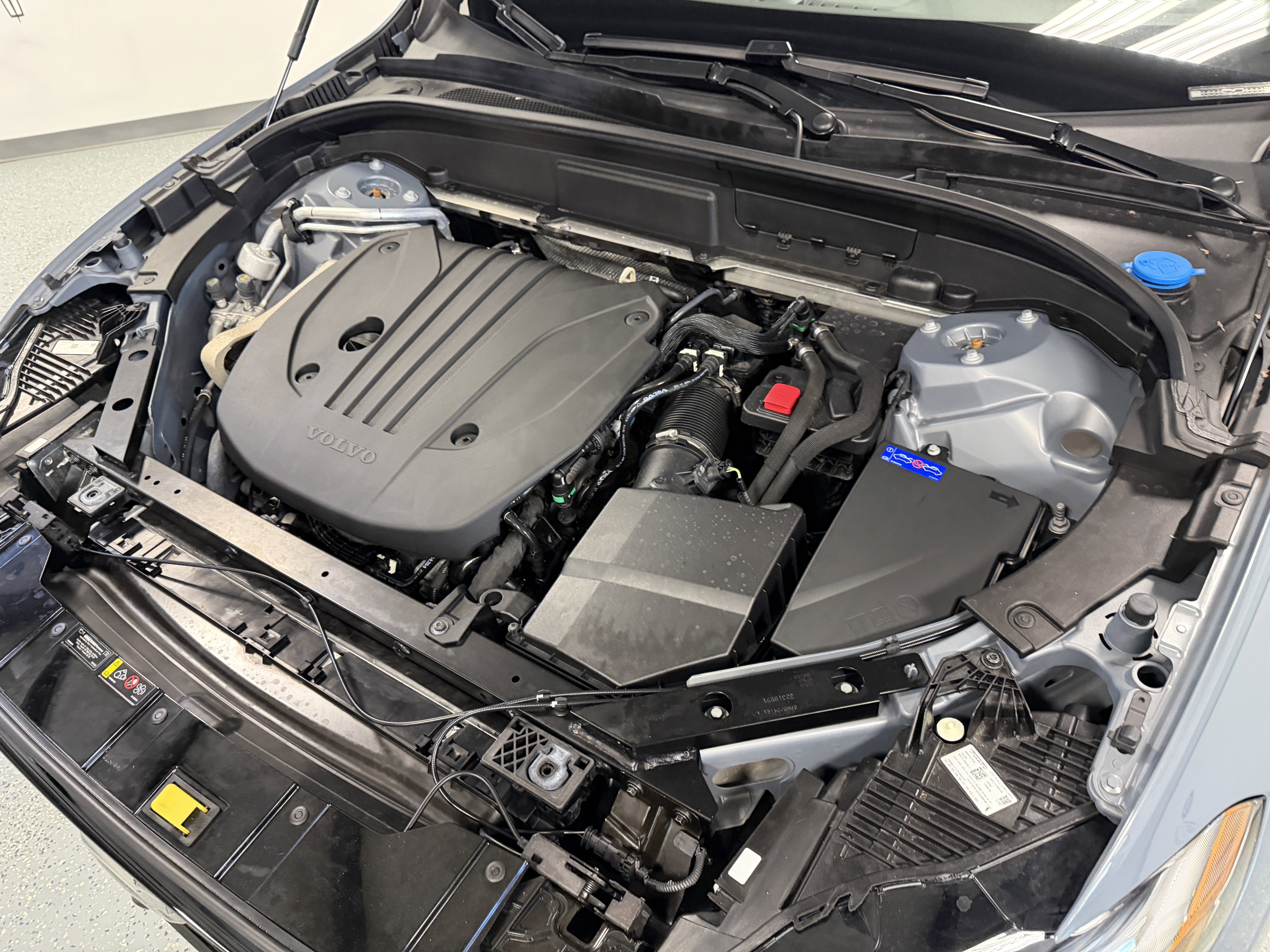 2024 Volvo XC60 Plus Dark Theme