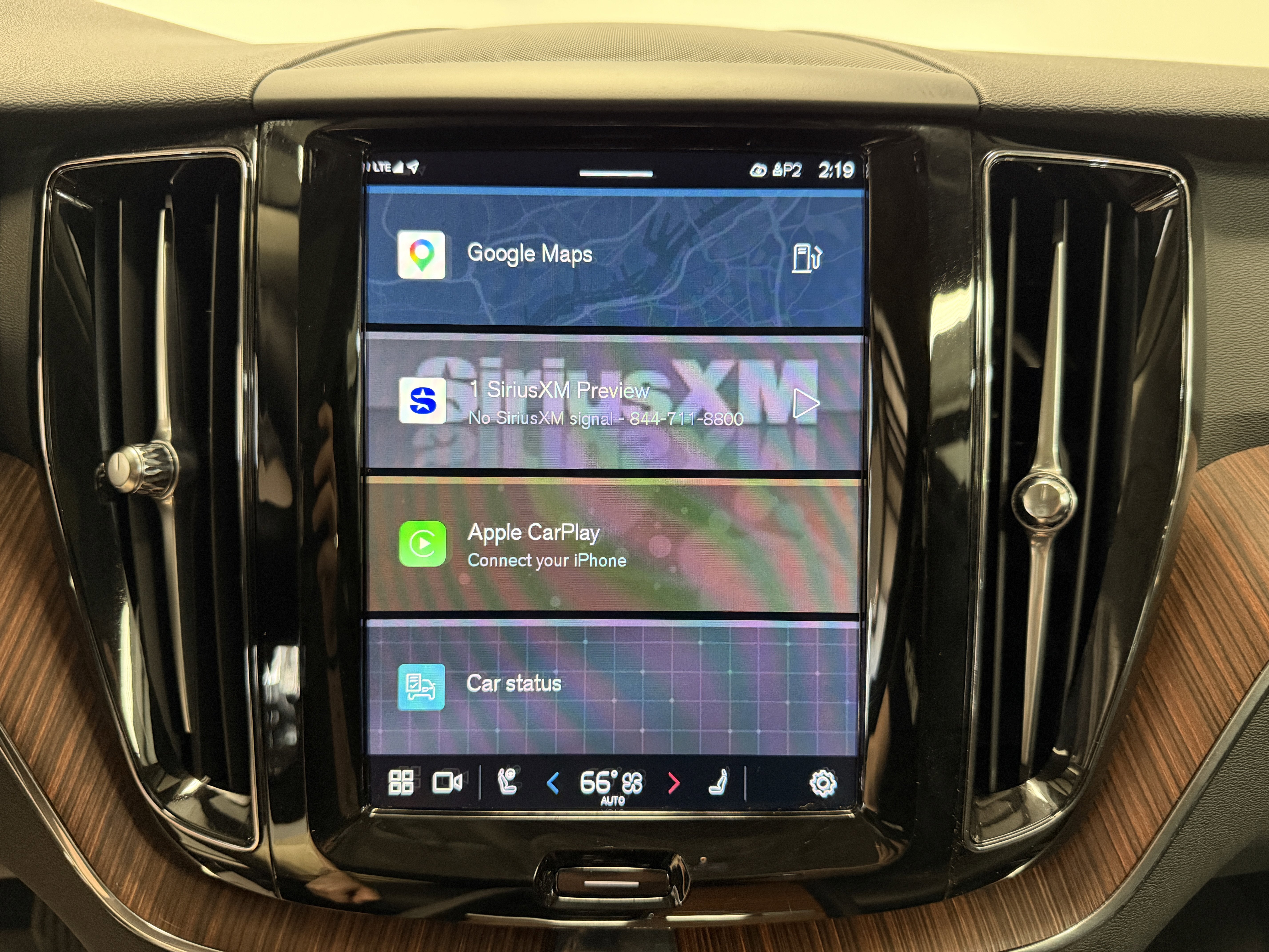 2024 Volvo XC60 Plus Dark Theme