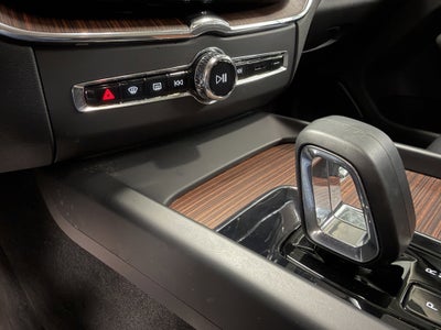 2023 Volvo XC60 Plus Dark Theme