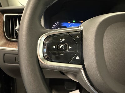 2023 Volvo XC60 Plus Dark Theme