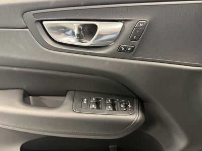 2023 Volvo XC60 Plus Dark Theme