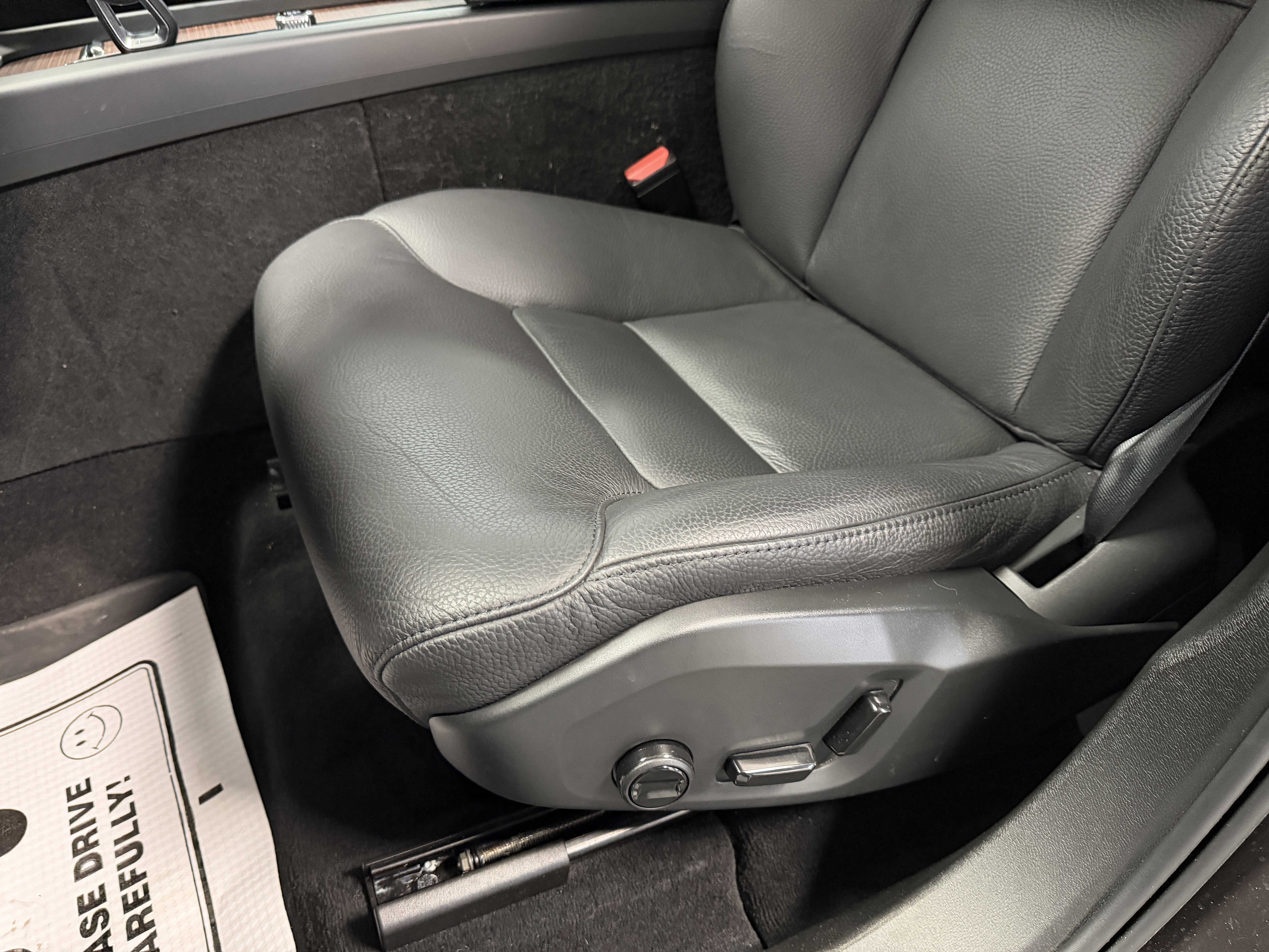 2023 Volvo XC60 Plus Dark Theme