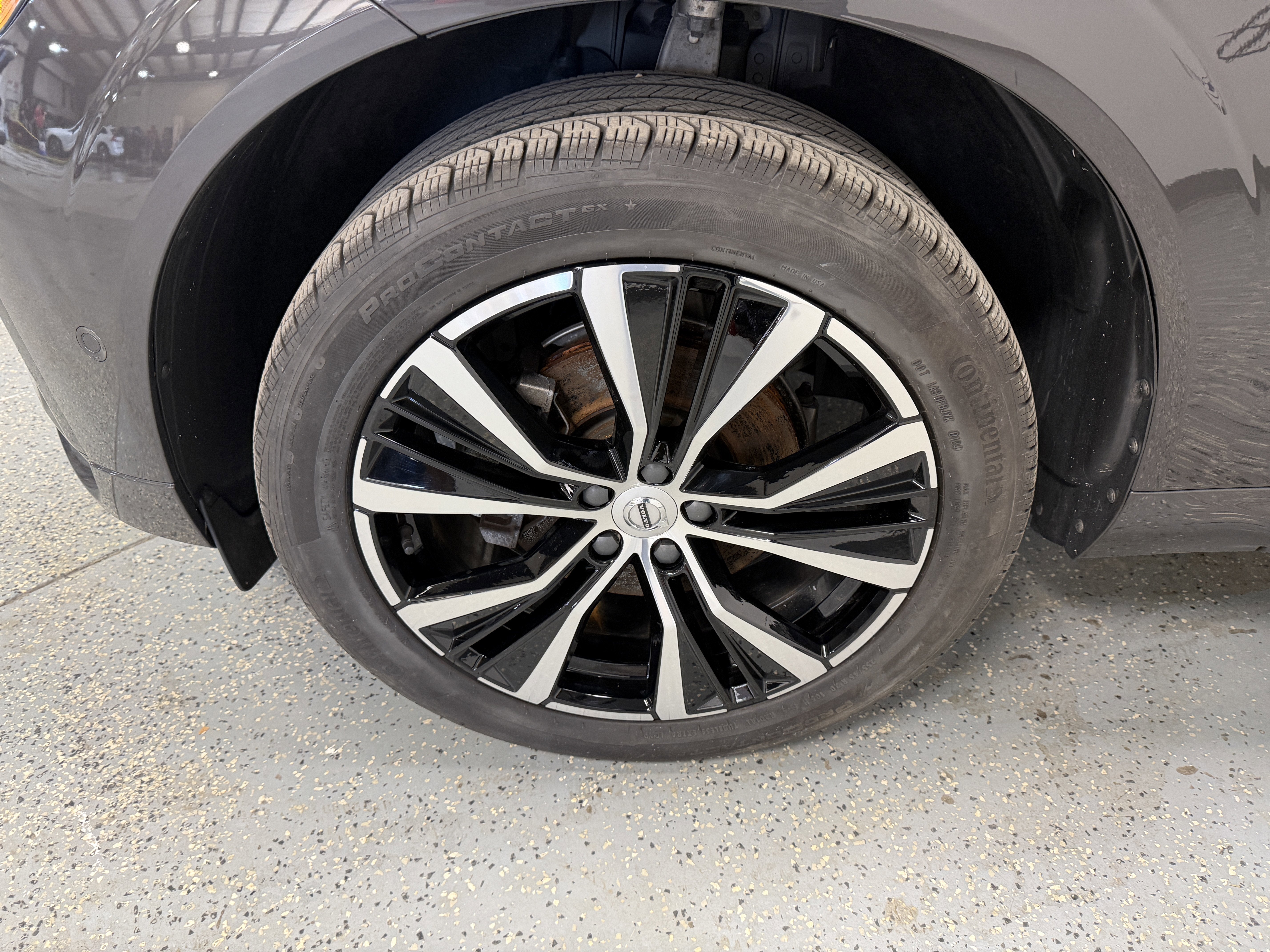 2023 Volvo XC60 Plus Dark Theme