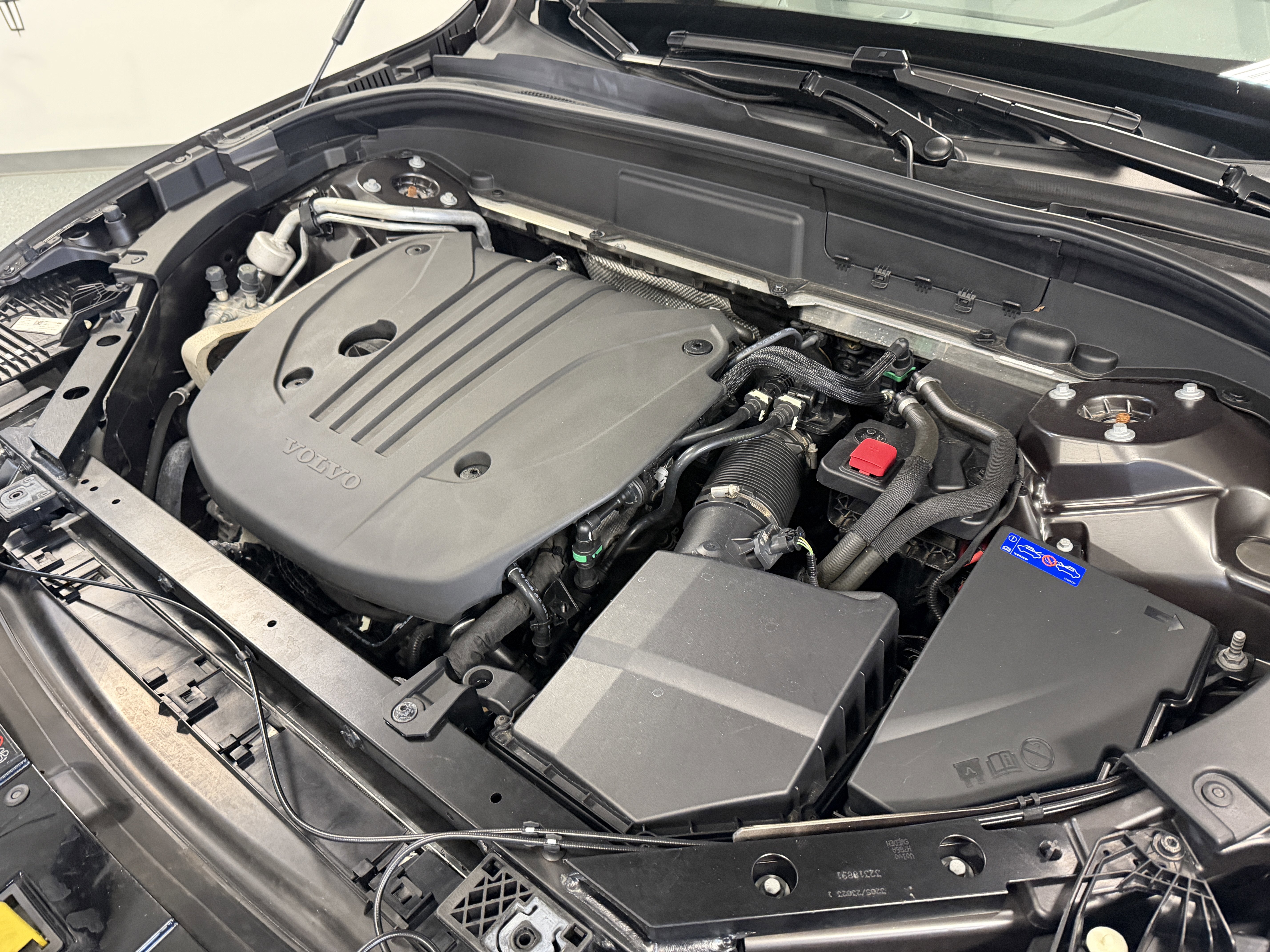 2023 Volvo XC60 Plus Dark Theme