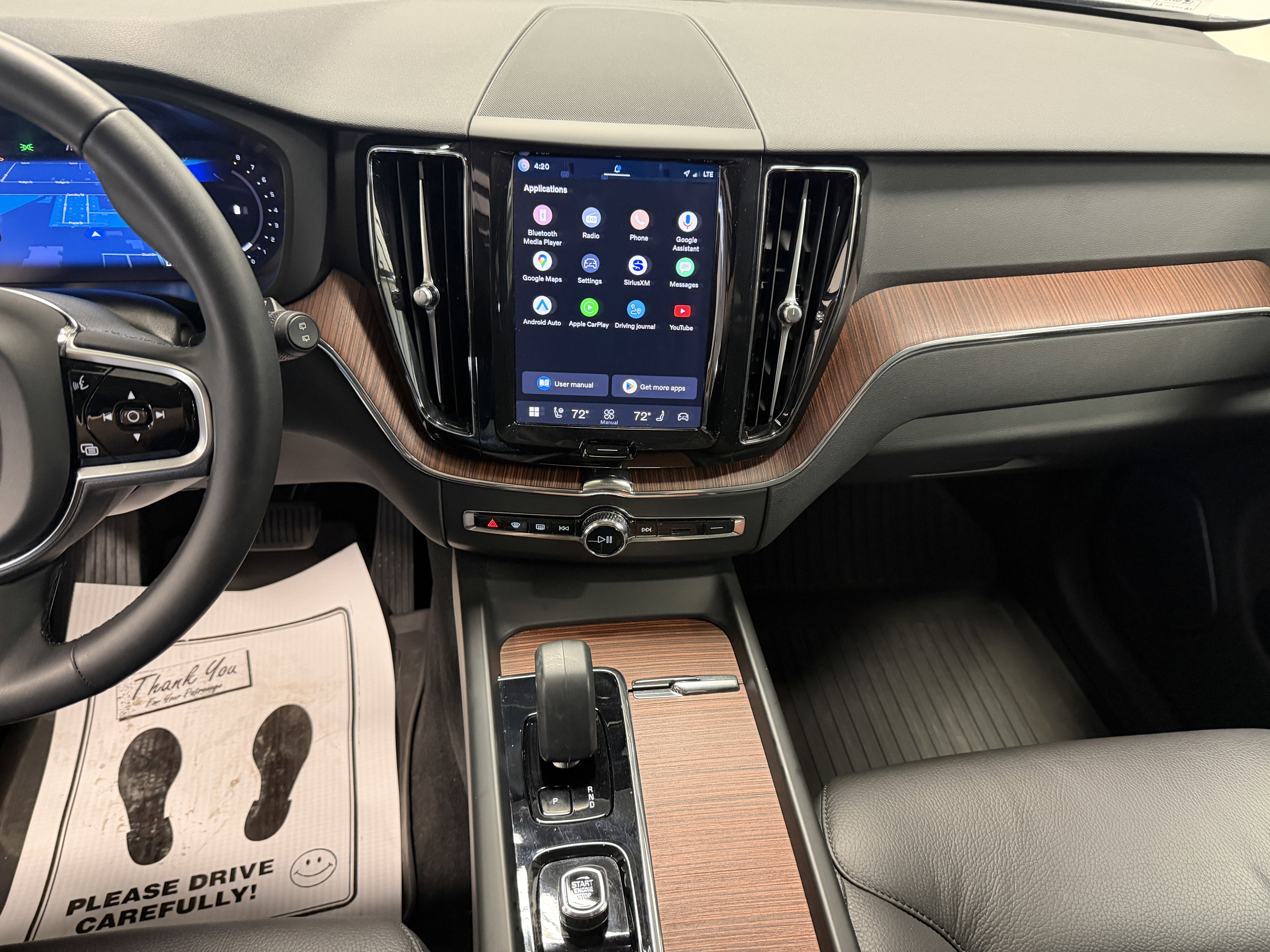 2023 Volvo XC60 Plus Dark Theme