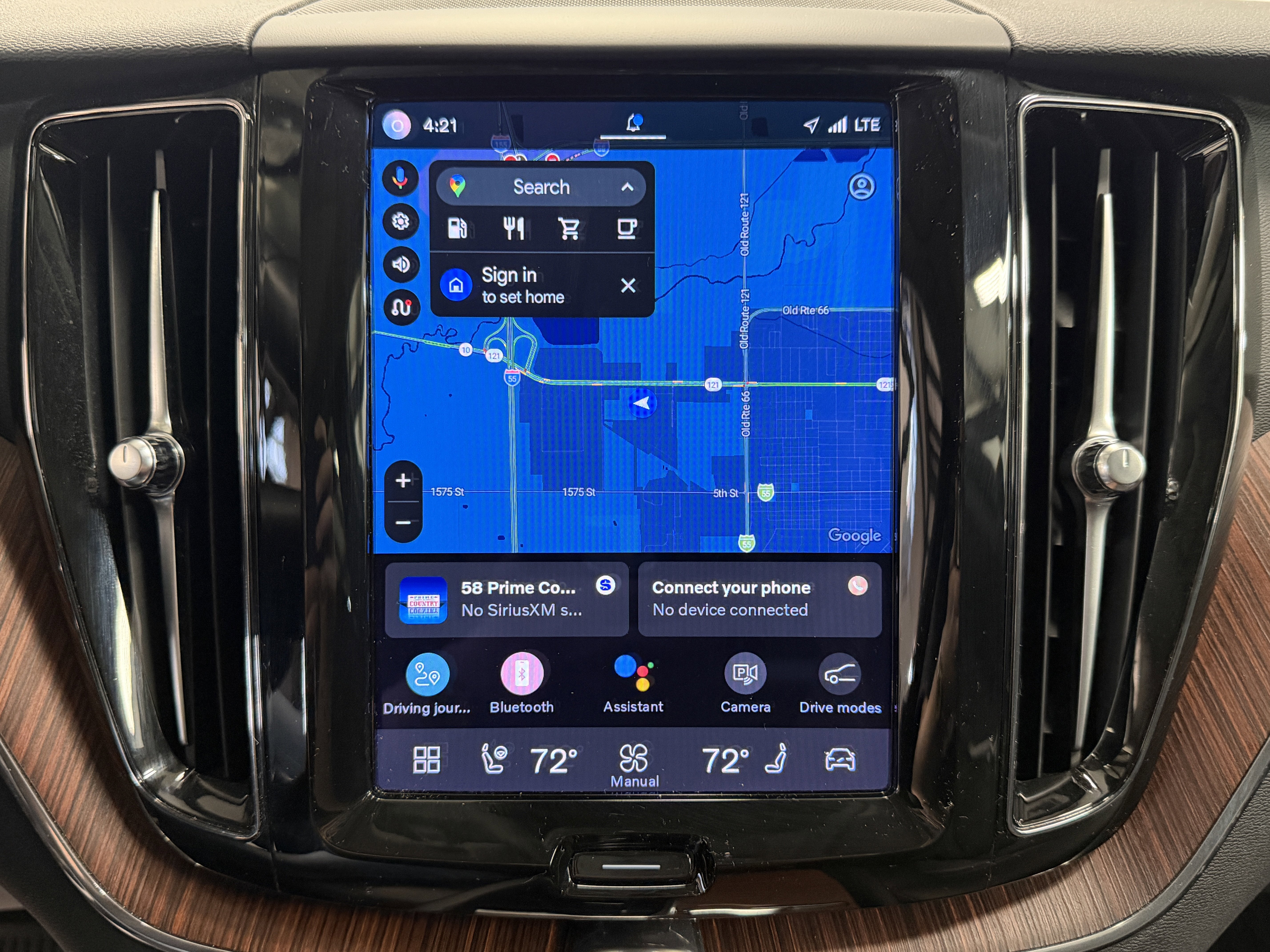 2023 Volvo XC60 Plus Dark Theme