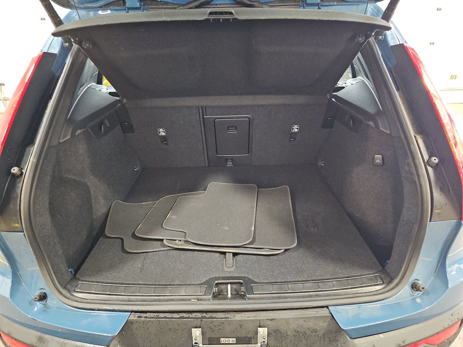 2025 Volvo XC40 Plus Dark Theme