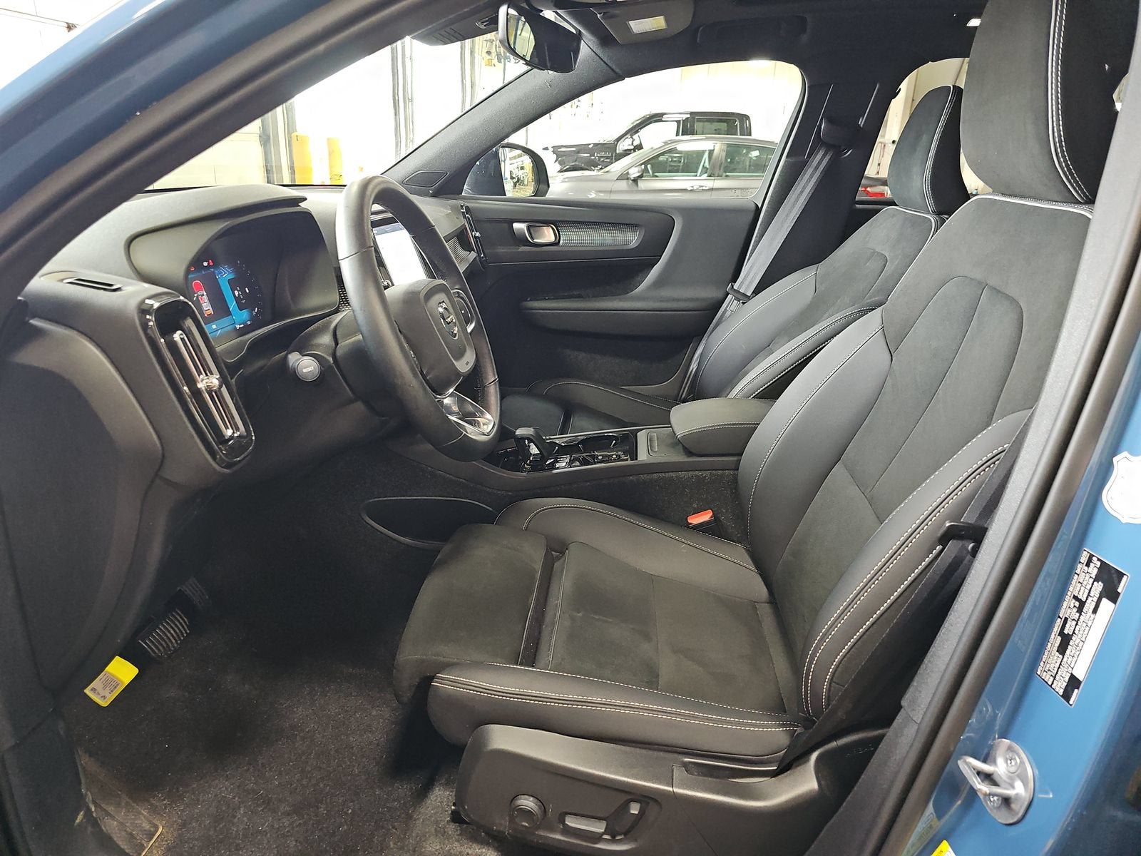 2025 Volvo XC40 Plus Dark Theme