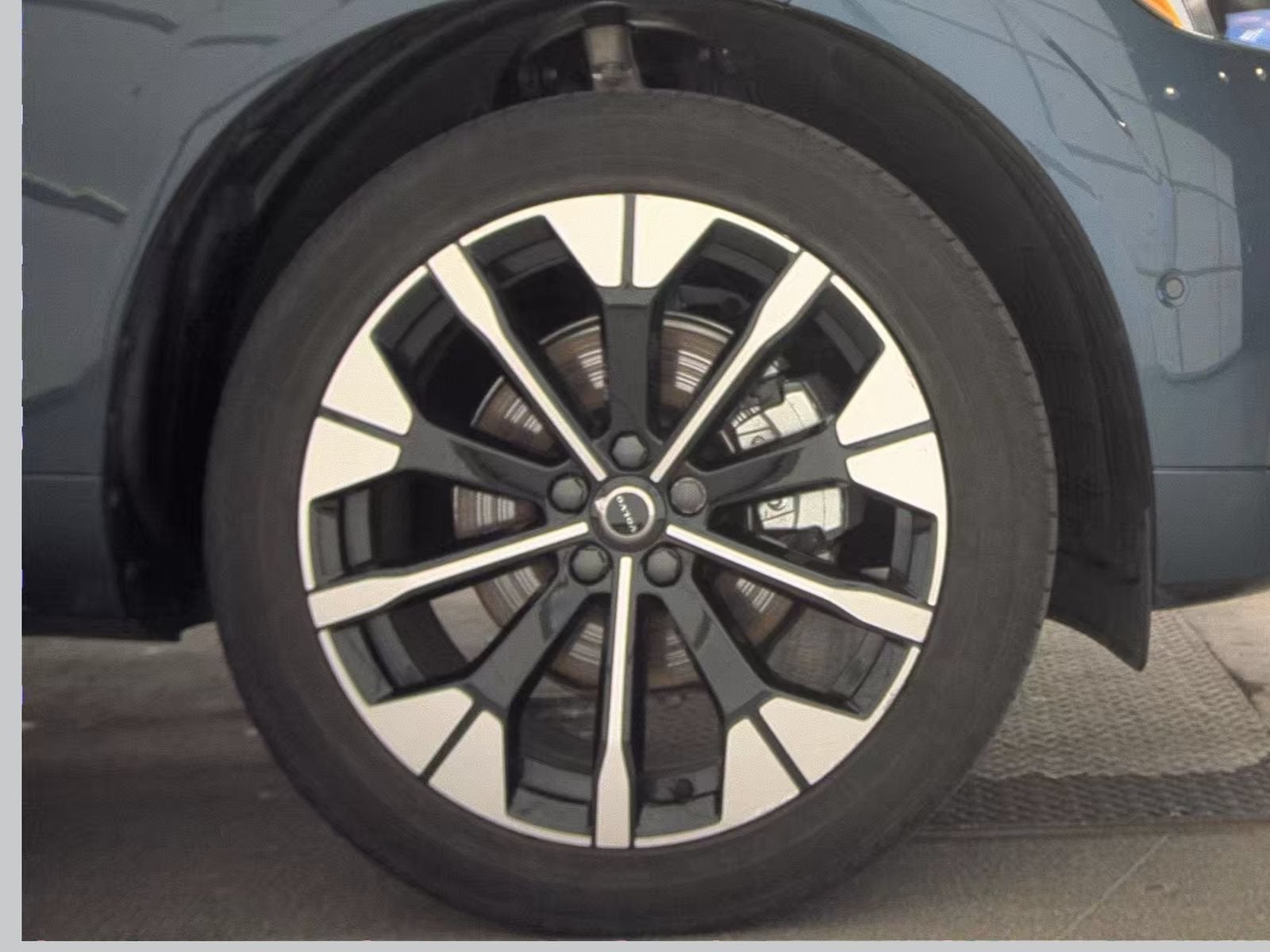 2026 Volvo XC60 Plus