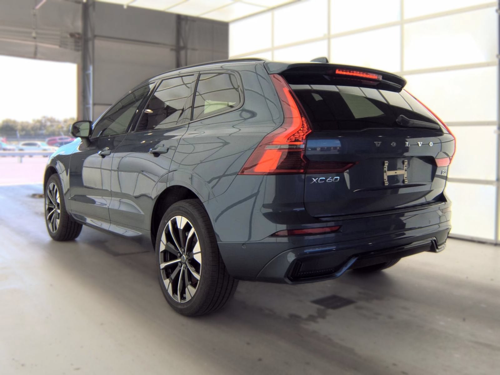 2026 Volvo XC60 Plus