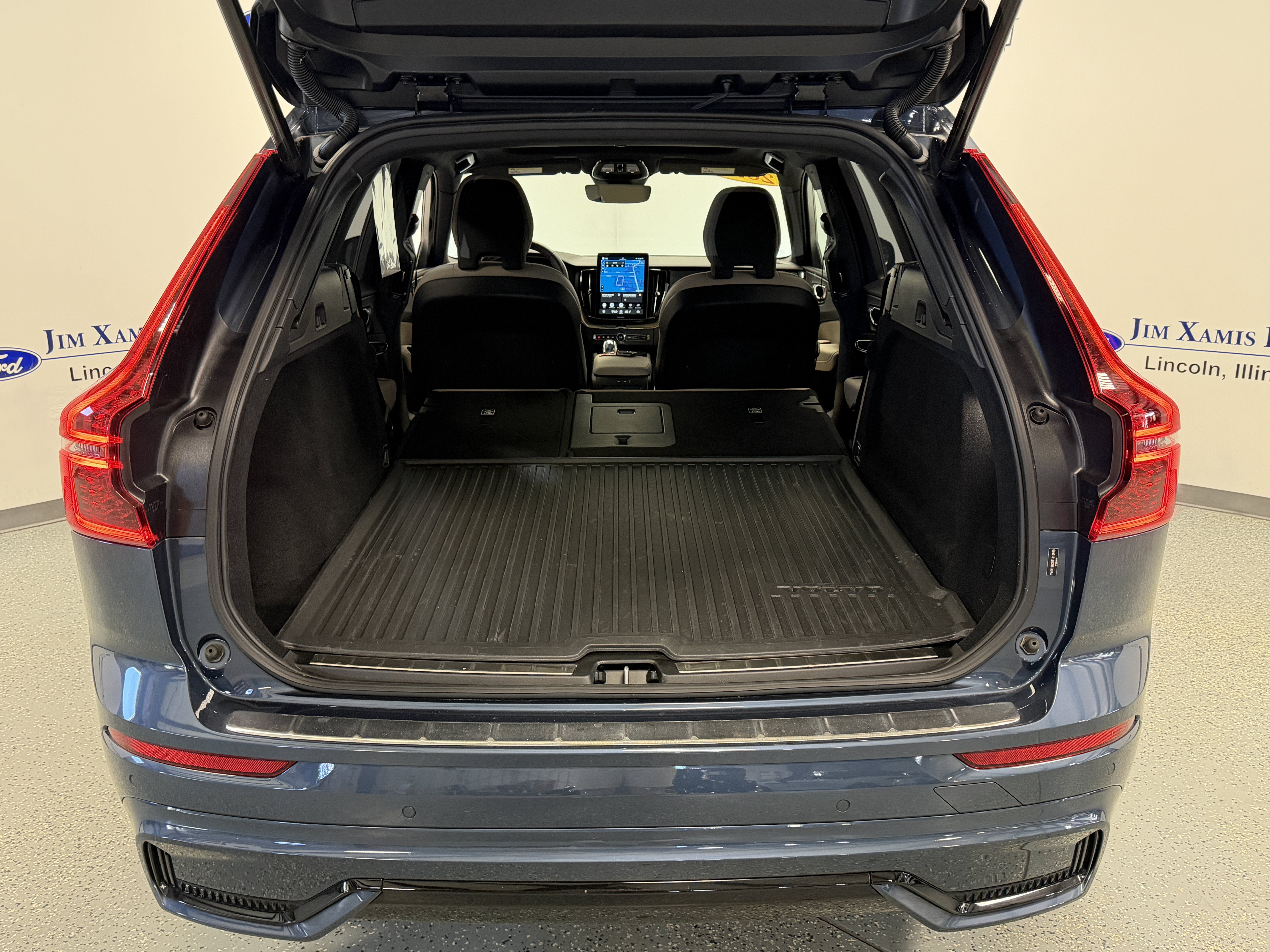 2026 Volvo XC60 Plus